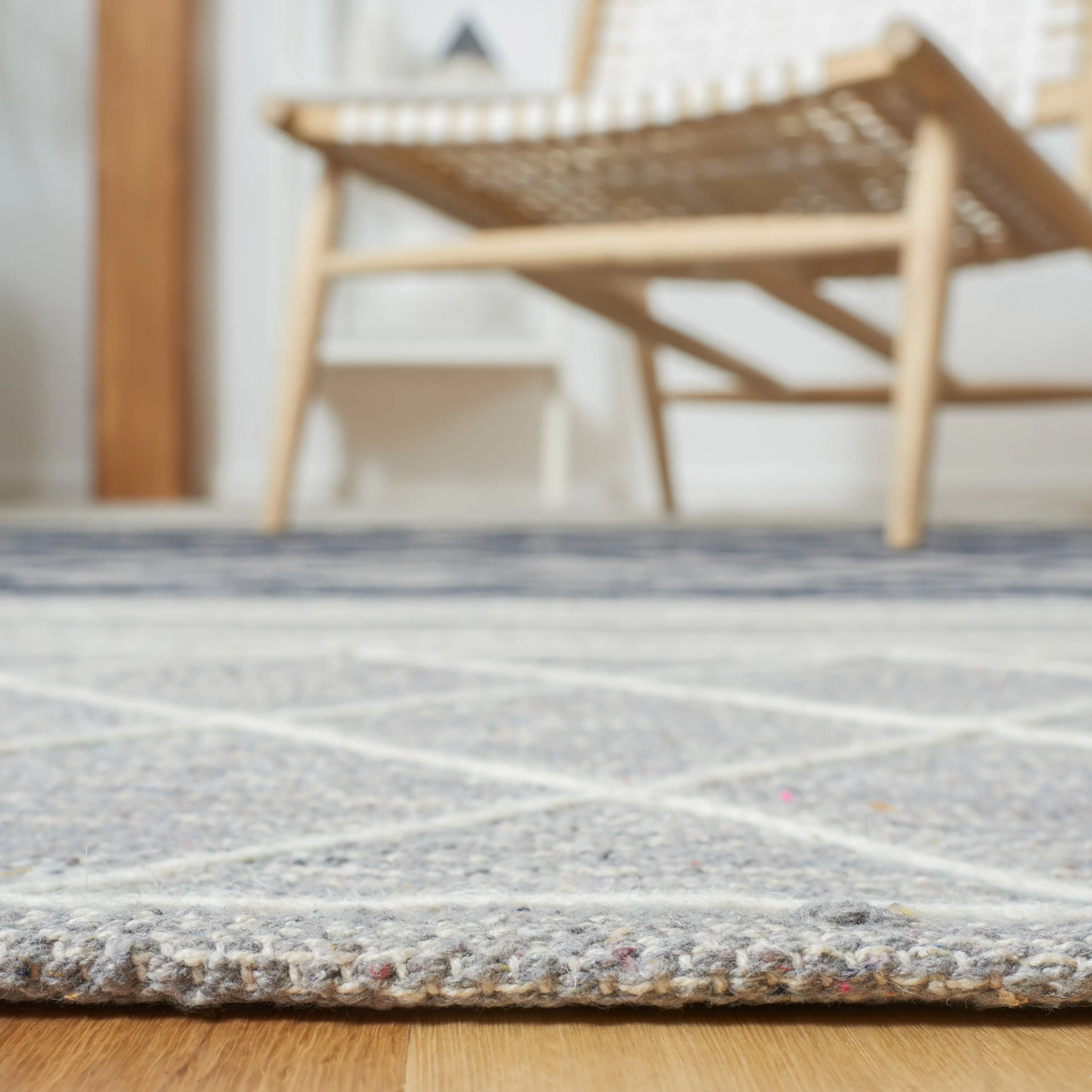 SAFAVIEH Handmade Striped Kilim Qiana Modern Cotton Rug -