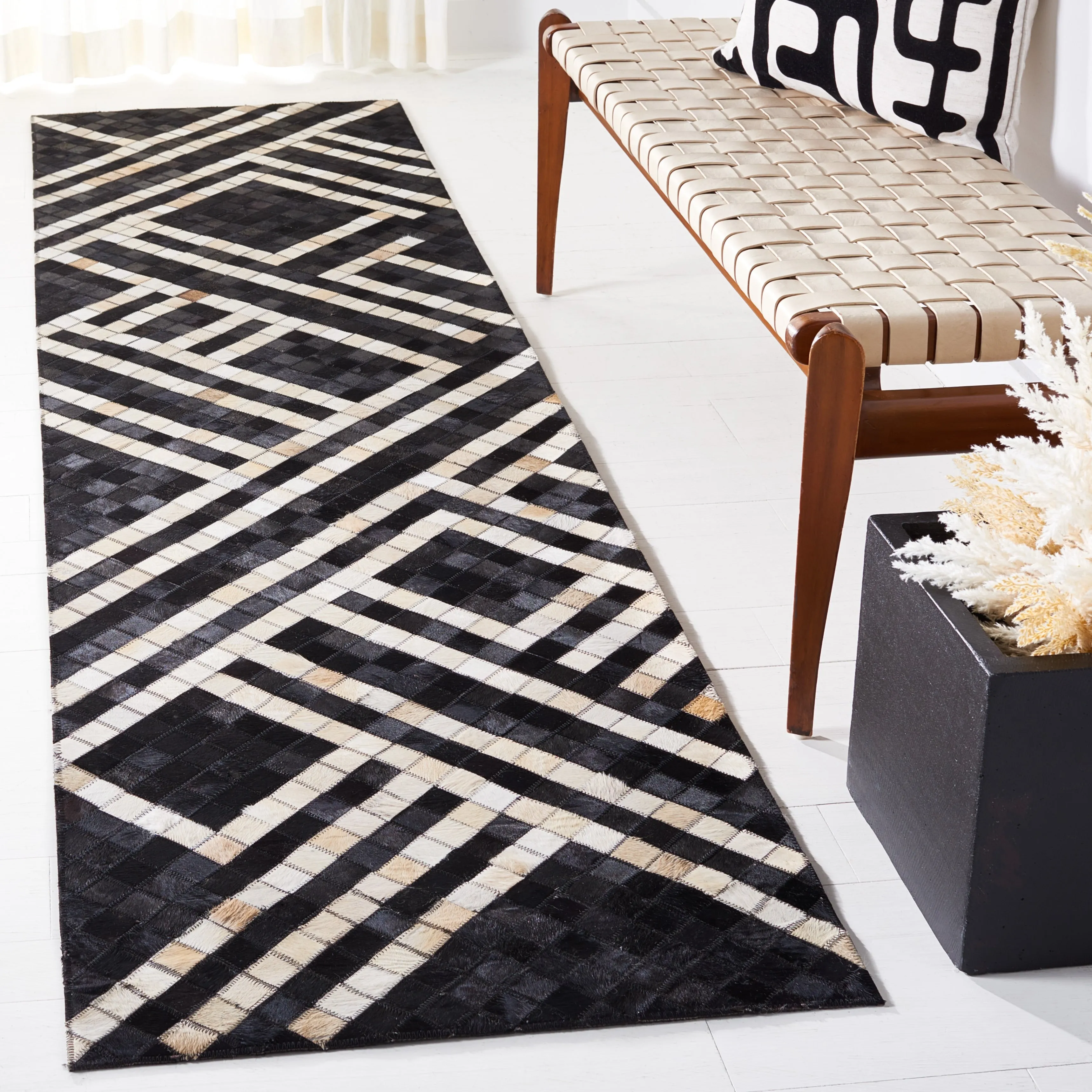 SAFAVIEH Handmade Studio Leather Kacey Modern & Contemporary Leather