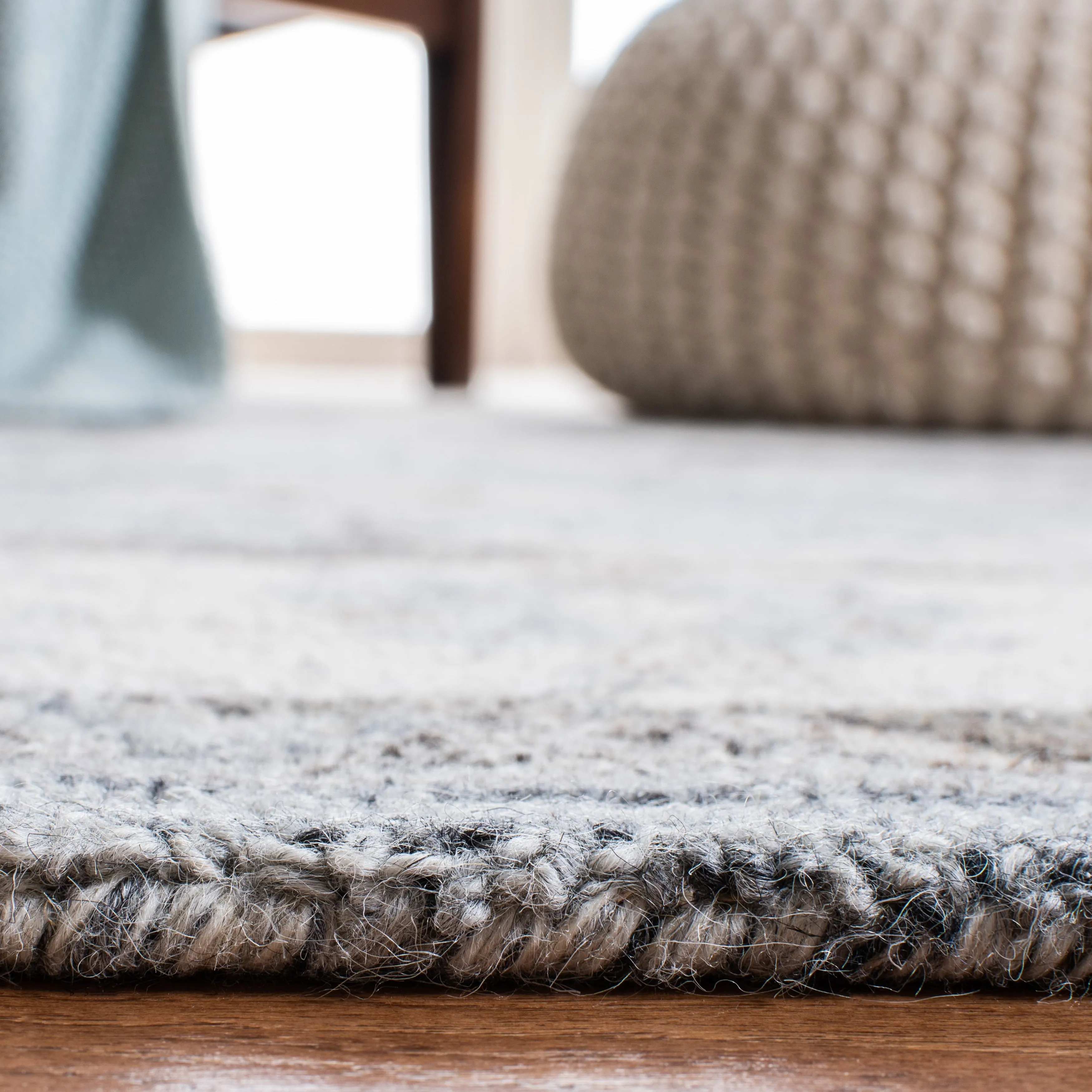 SAFAVIEH Handmade Suzani Noella Traditional Wool Rug