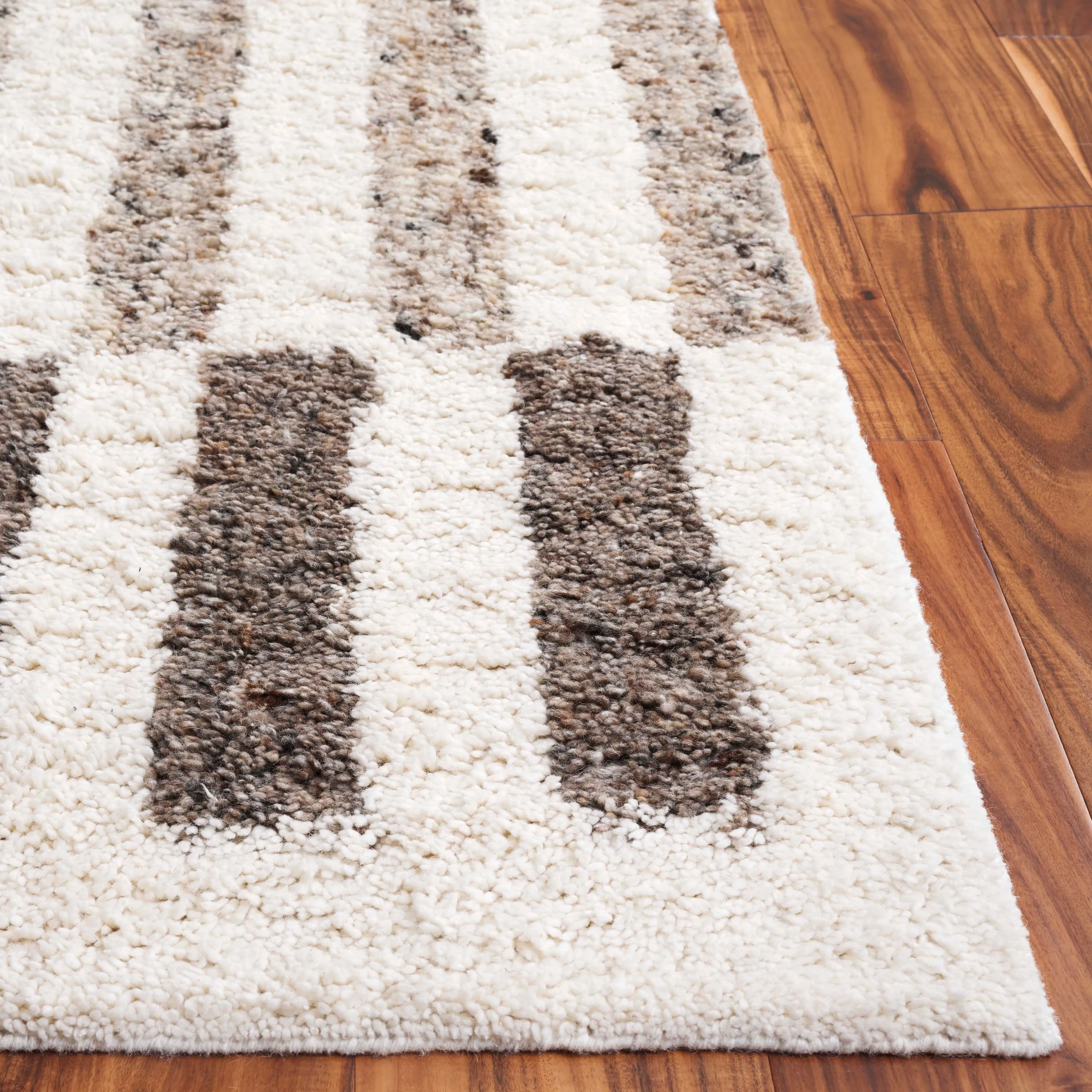 SAFAVIEH Handmade Vermont Chanda Transitional Wool Rug