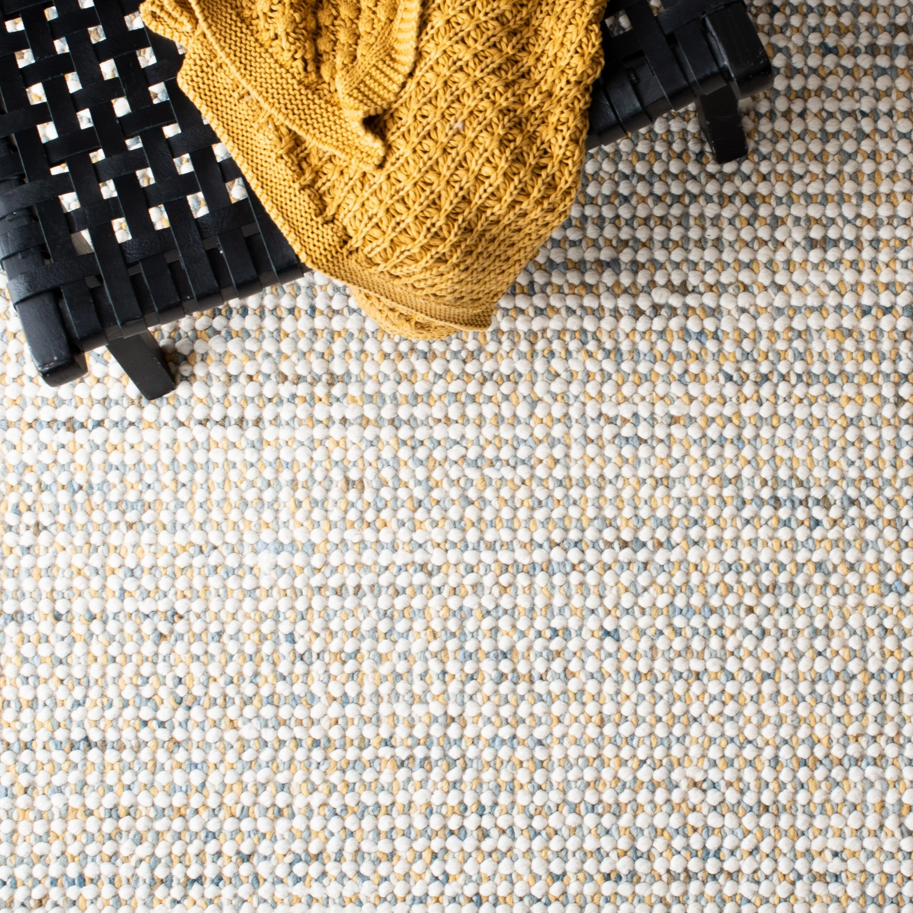 SAFAVIEH Handmade Vermont Coretta Wool Rug