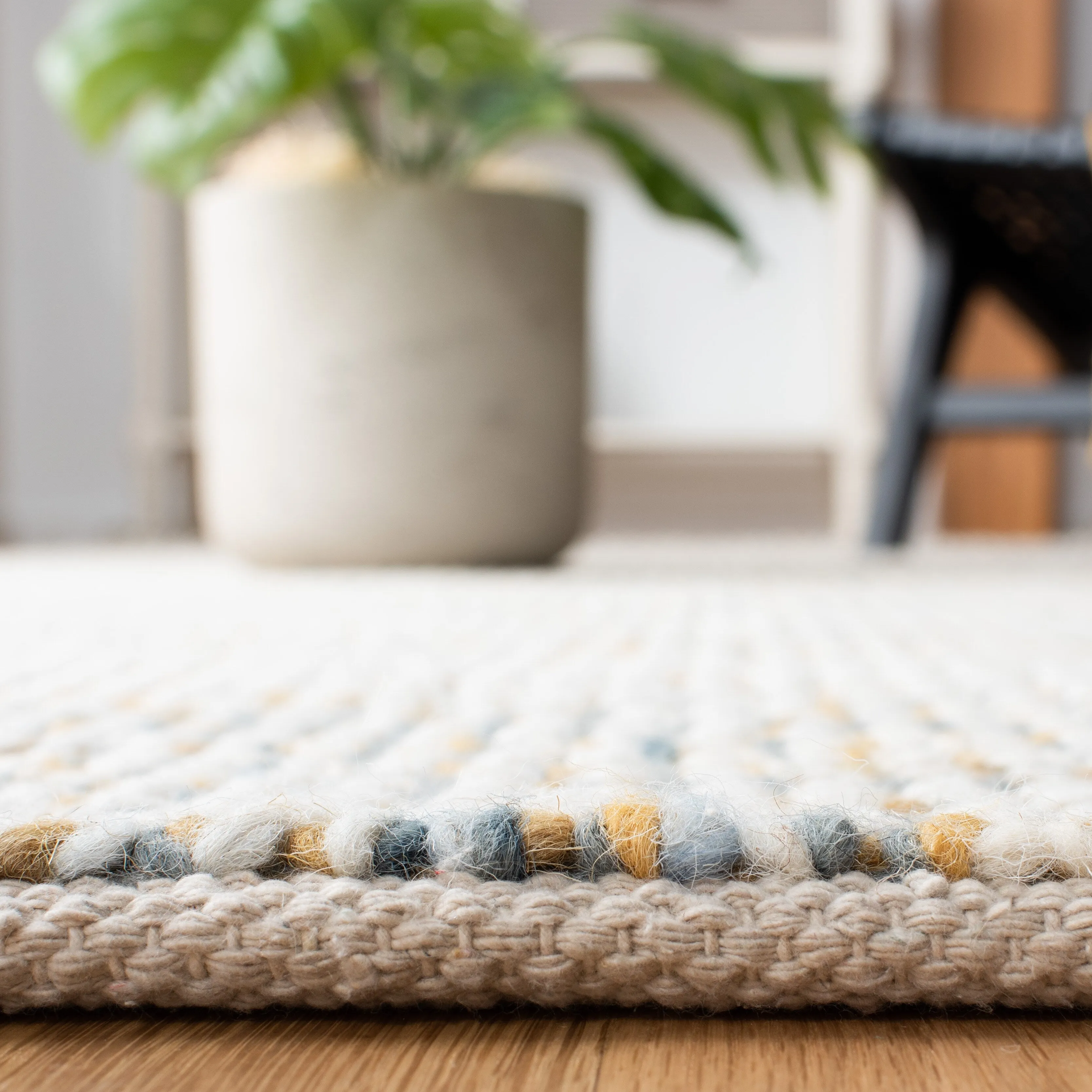 SAFAVIEH Handmade Vermont Coretta Wool Rug