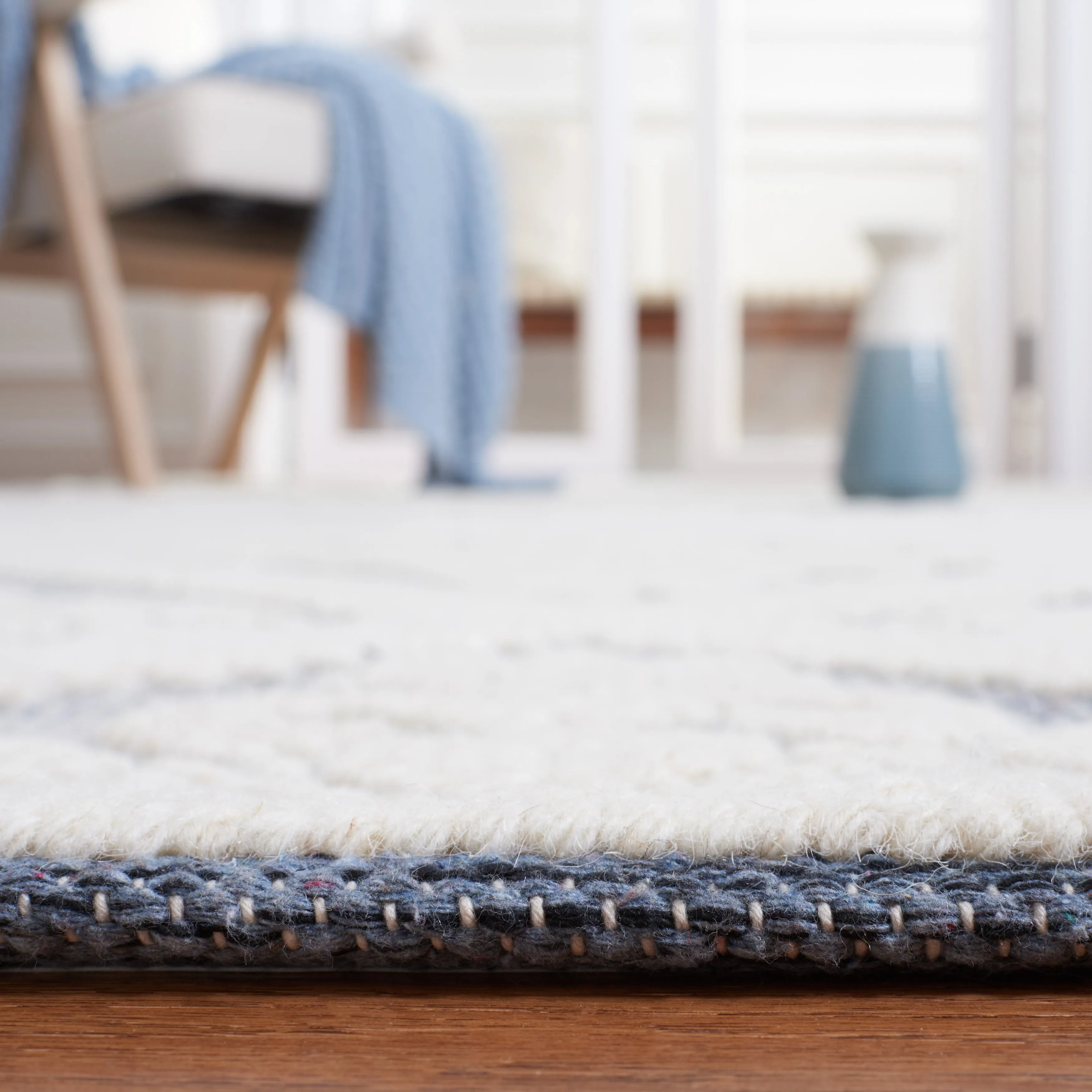 SAFAVIEH Handmade Vermont Davina Wool Rug