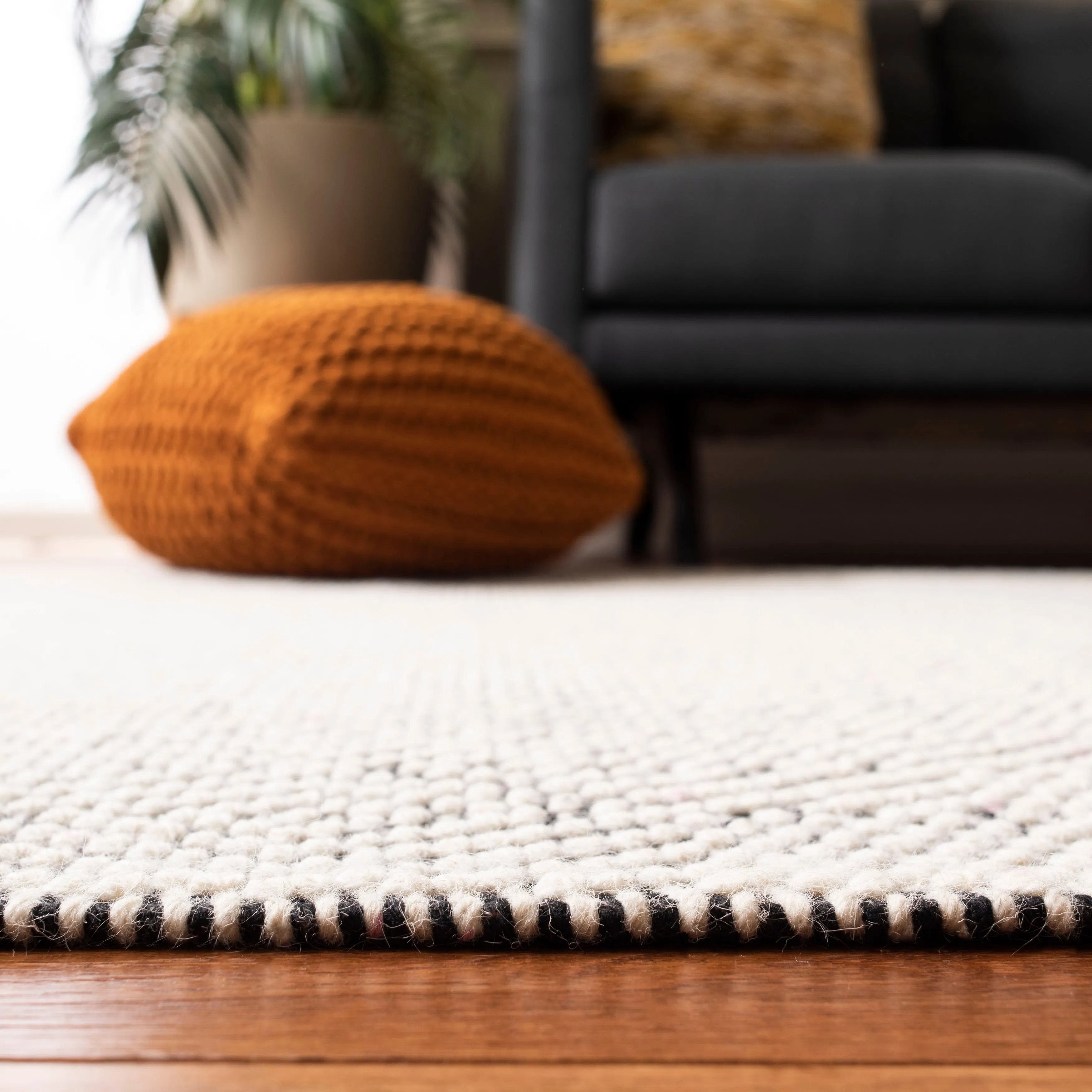 SAFAVIEH Handmade Vermont Kirstin Wool Rug