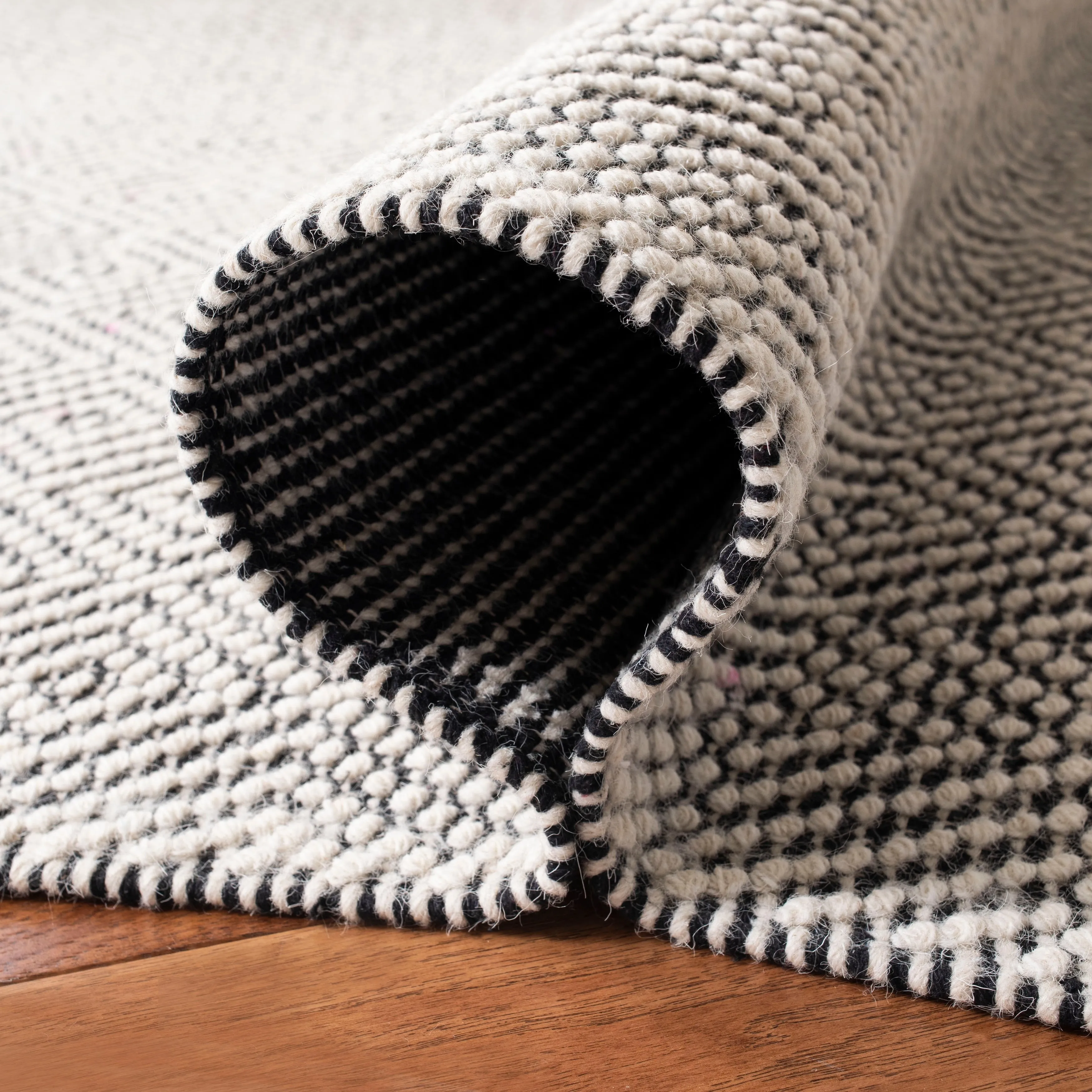 SAFAVIEH Handmade Vermont Kirstin Wool Rug