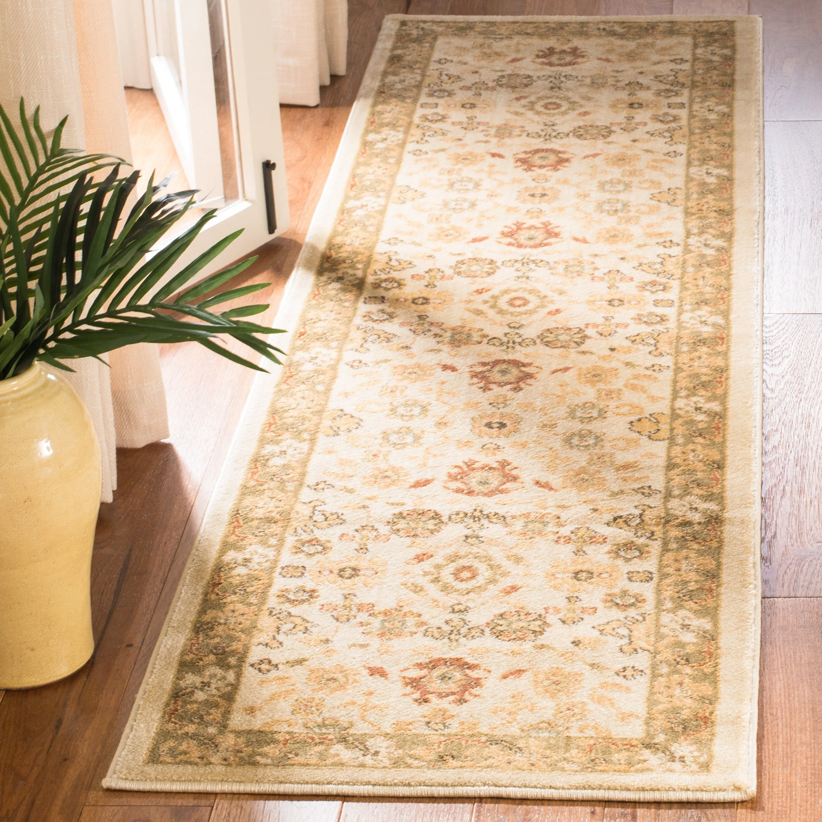SAFAVIEH Heirloom Quinn Traditional Oriental Rug