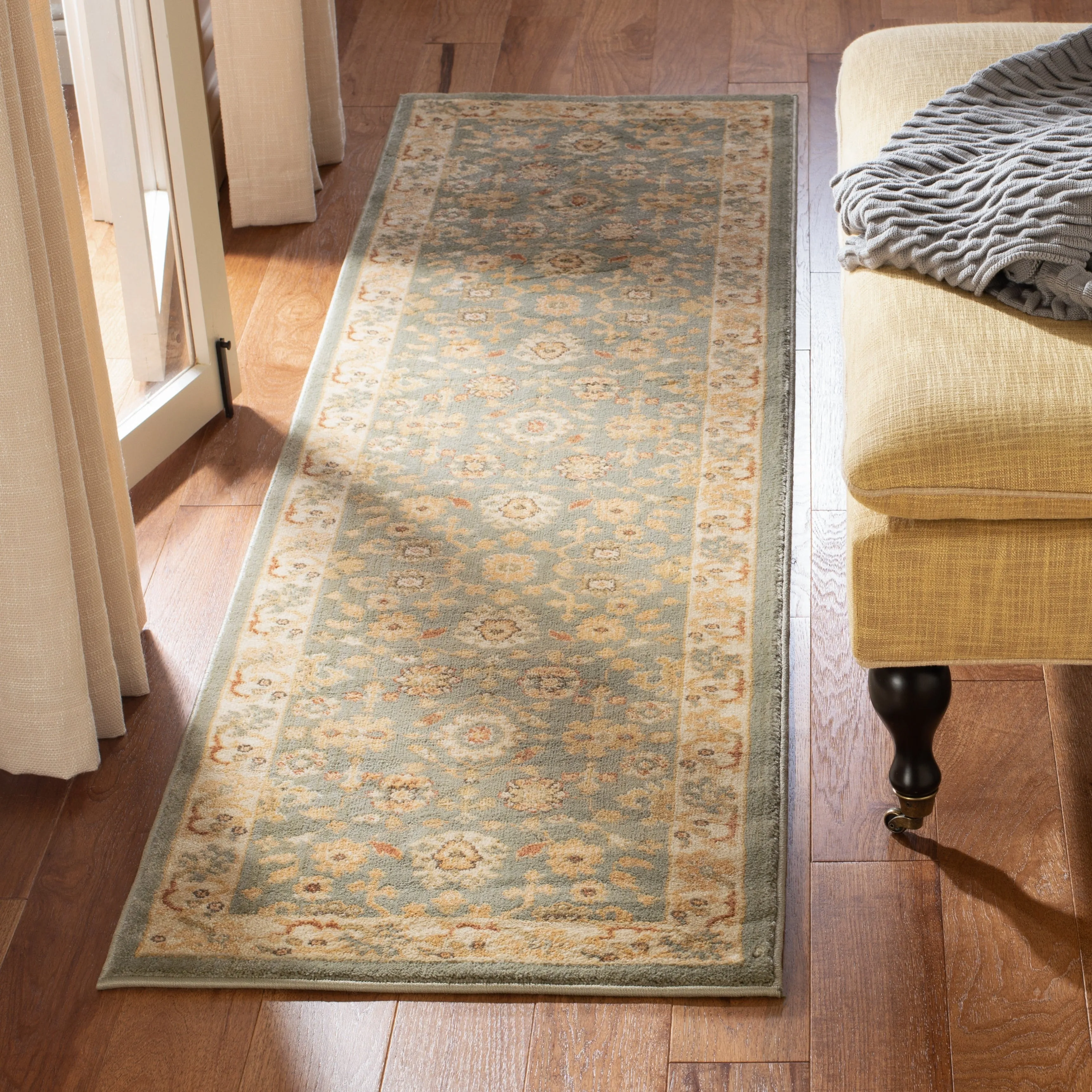 SAFAVIEH Heirloom Quinn Traditional Oriental Rug