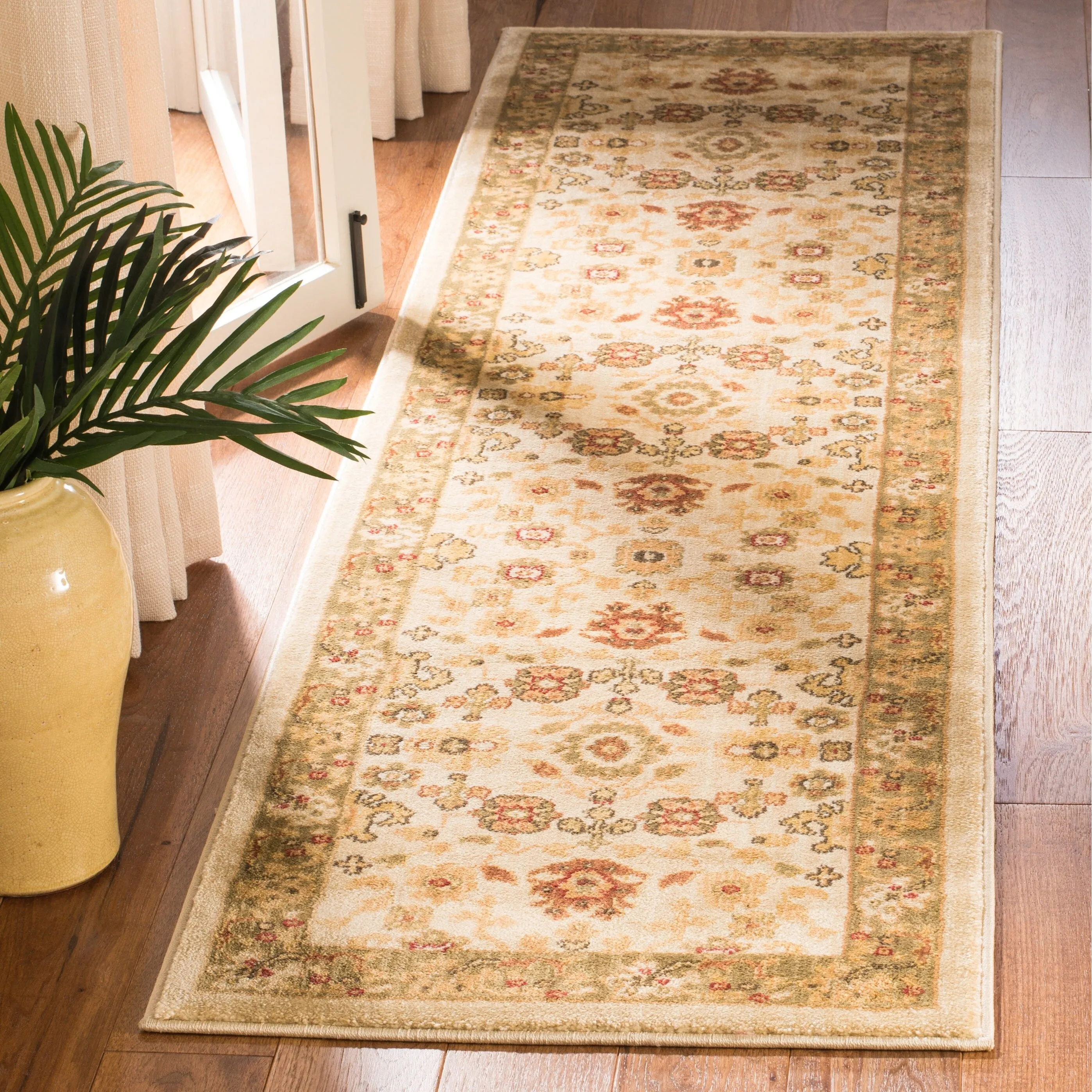 SAFAVIEH Heirloom Quinn Traditional Oriental Rug