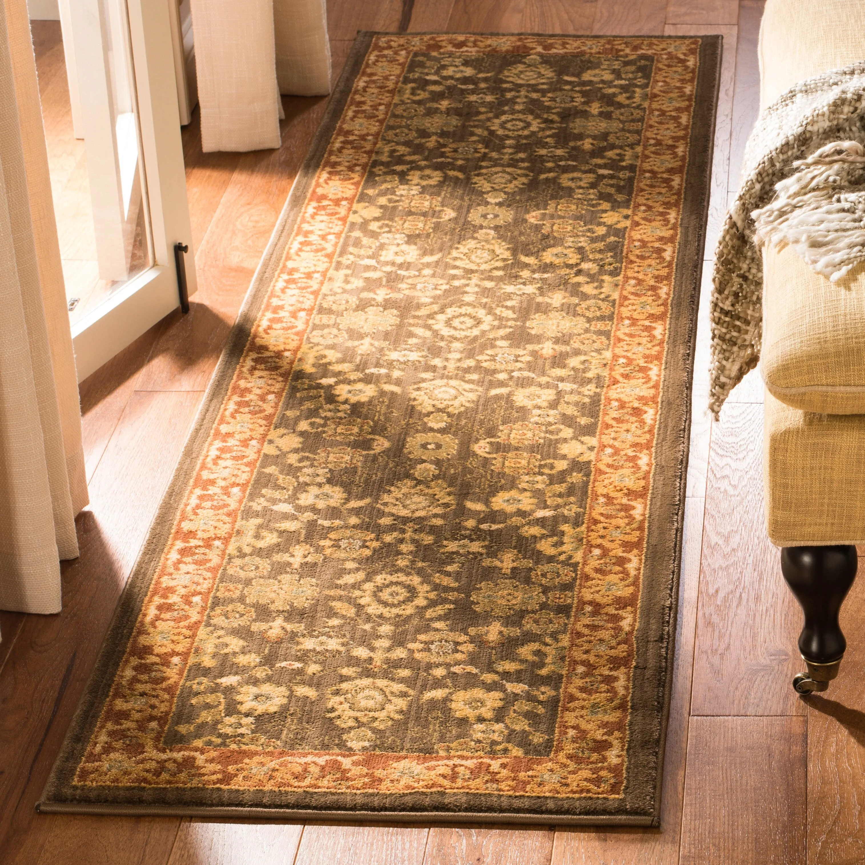 SAFAVIEH Heirloom Quinn Traditional Oriental Rug