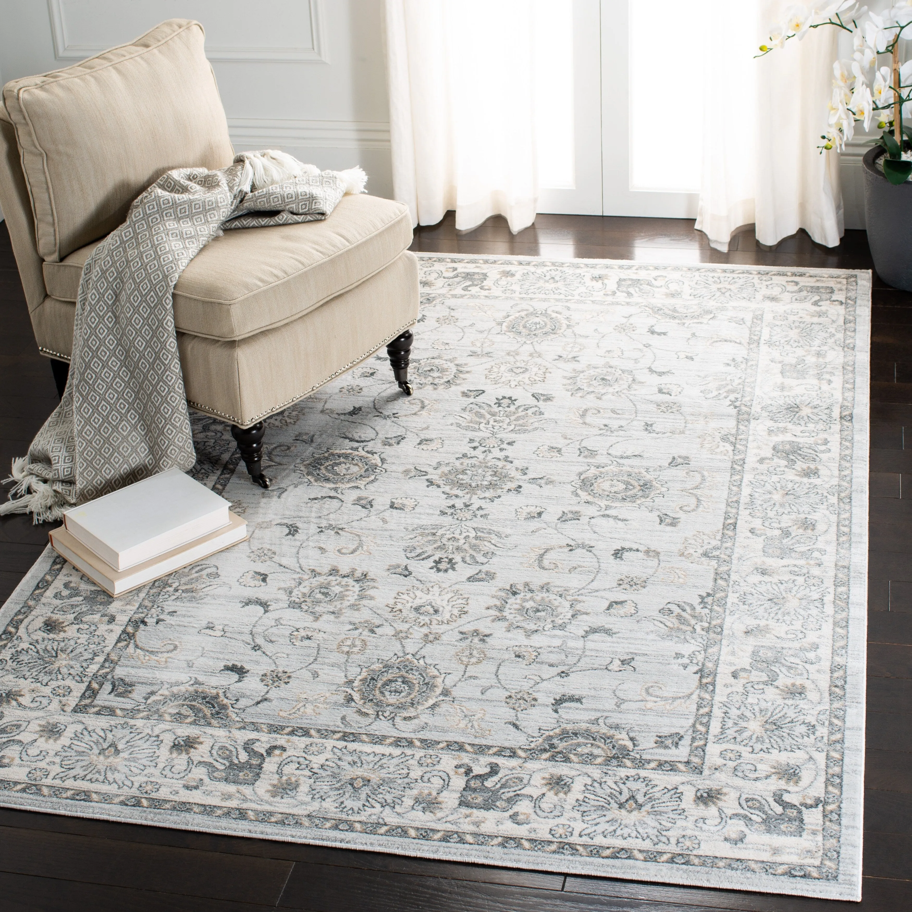 SAFAVIEH Isabella Hazbie Traditional Floral Oriental Area Rug - Light Grey/Cream - 5' 3 x 7' 6