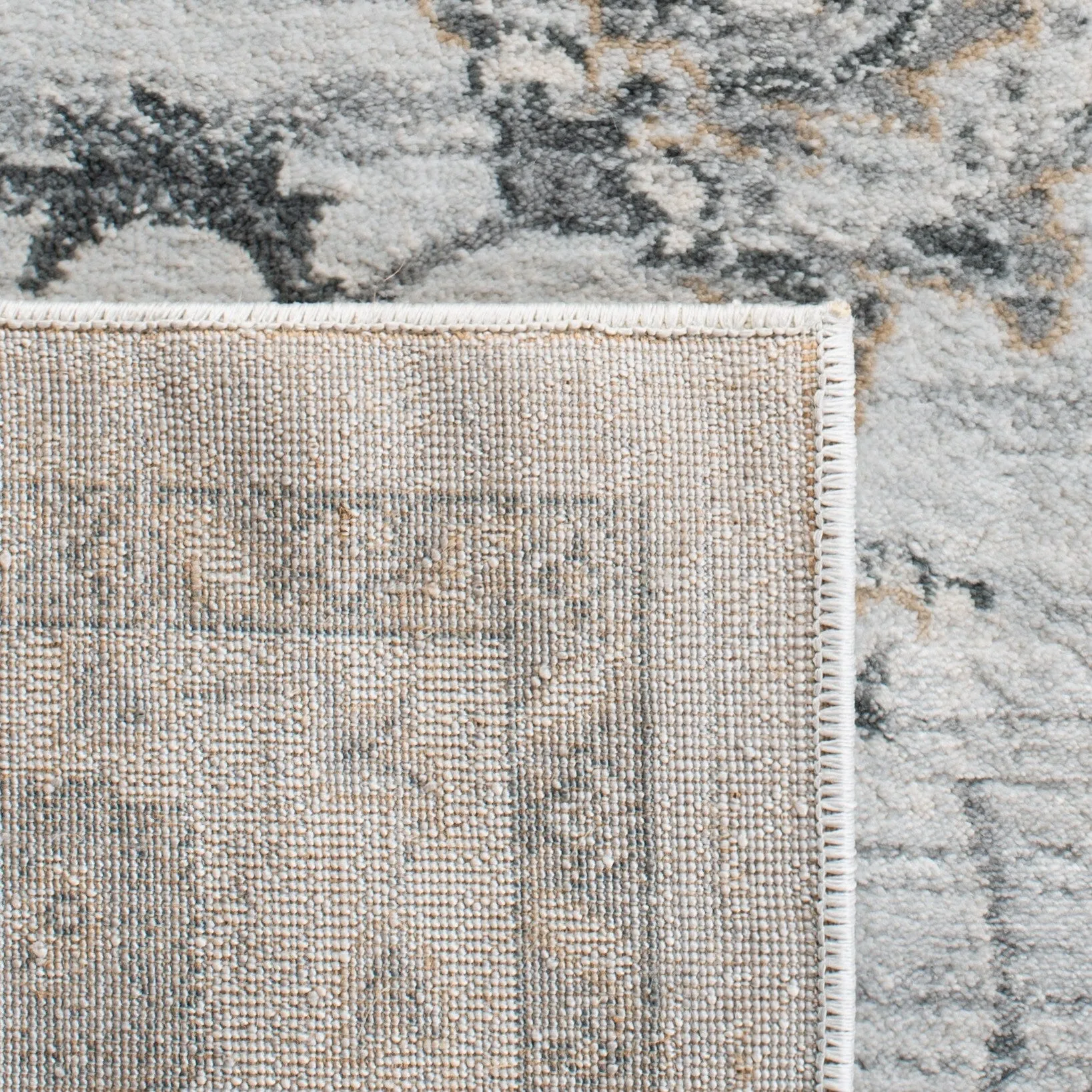 SAFAVIEH Isabella Hazbie Traditional Floral Oriental Area Rug - Light Grey/Cream - 5' 3 x 7' 6