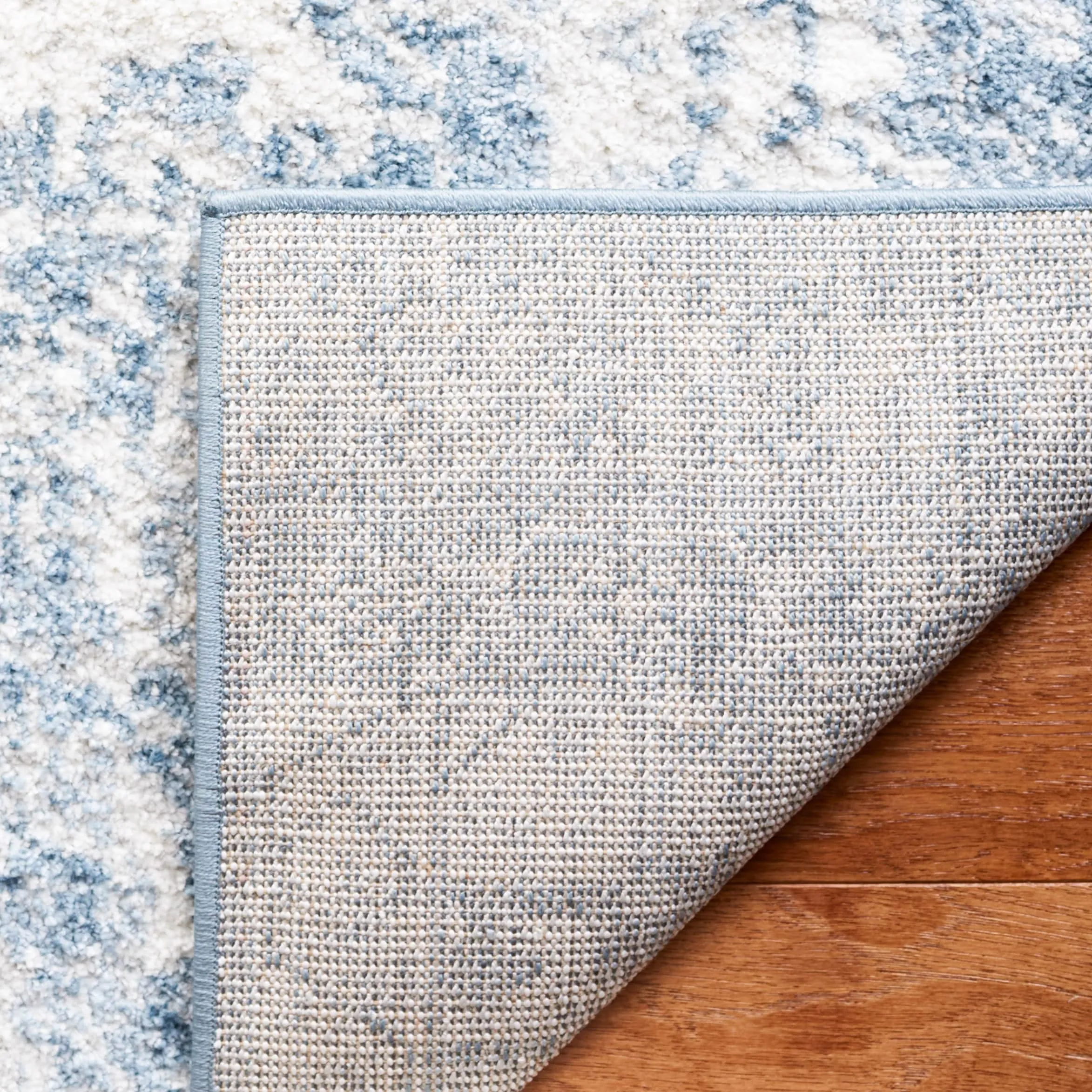 SAFAVIEH Layla Leanne Shabby Chic Farmhouse Rug
