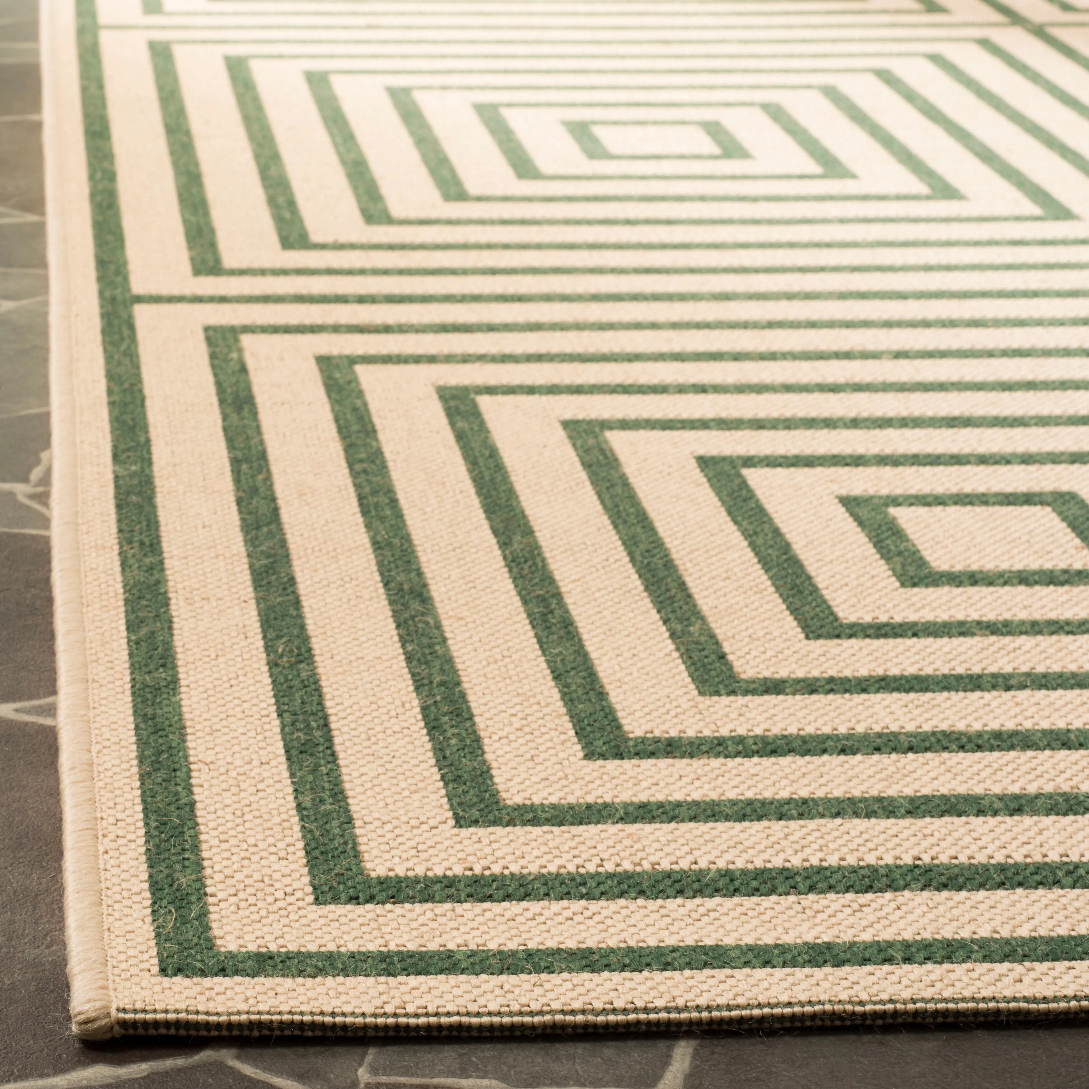 SAFAVIEH Linden Loris Indoor/ Outdoor Waterproof Patio Backyard Rug