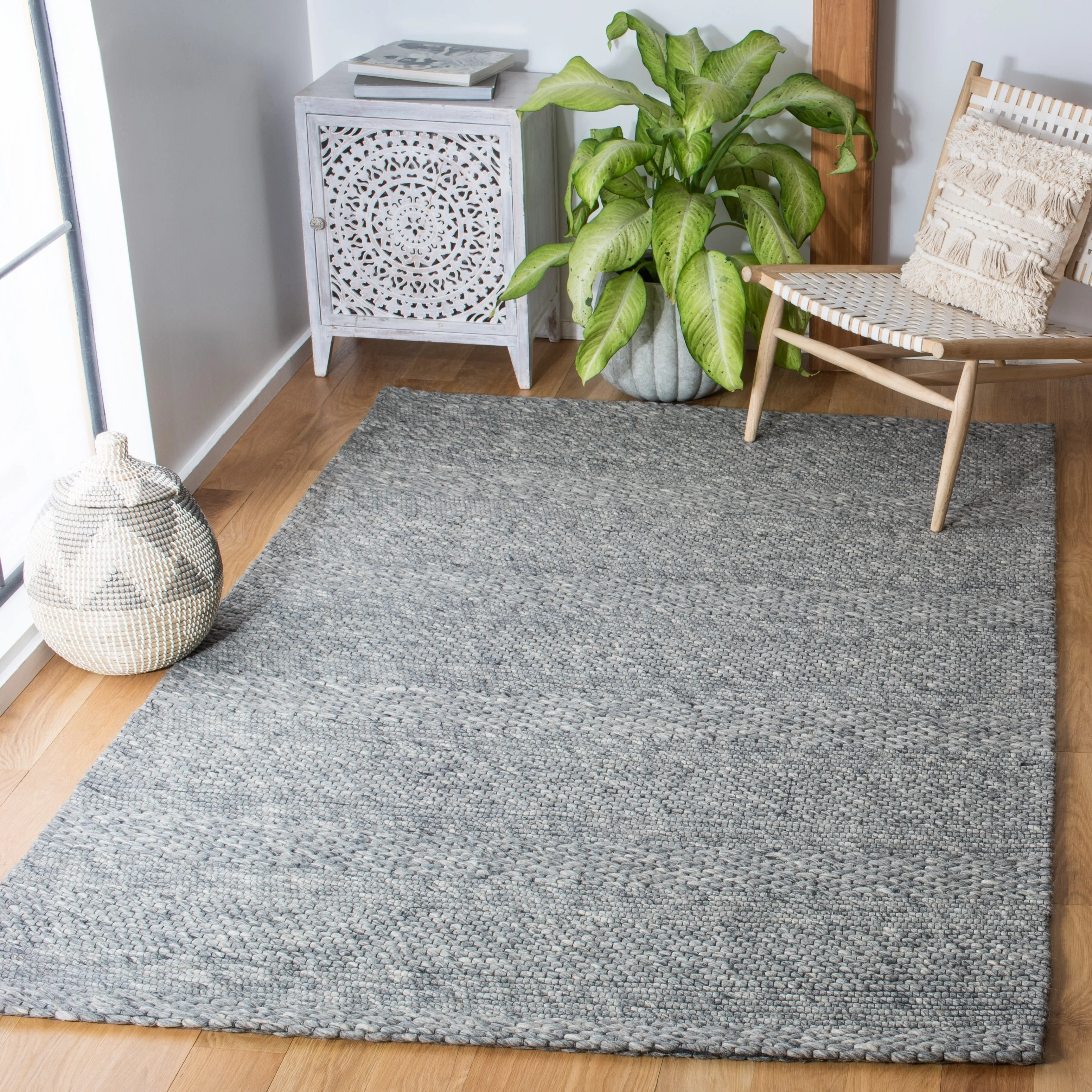 SAFAVIEH Marbella Kevser Wool Rug