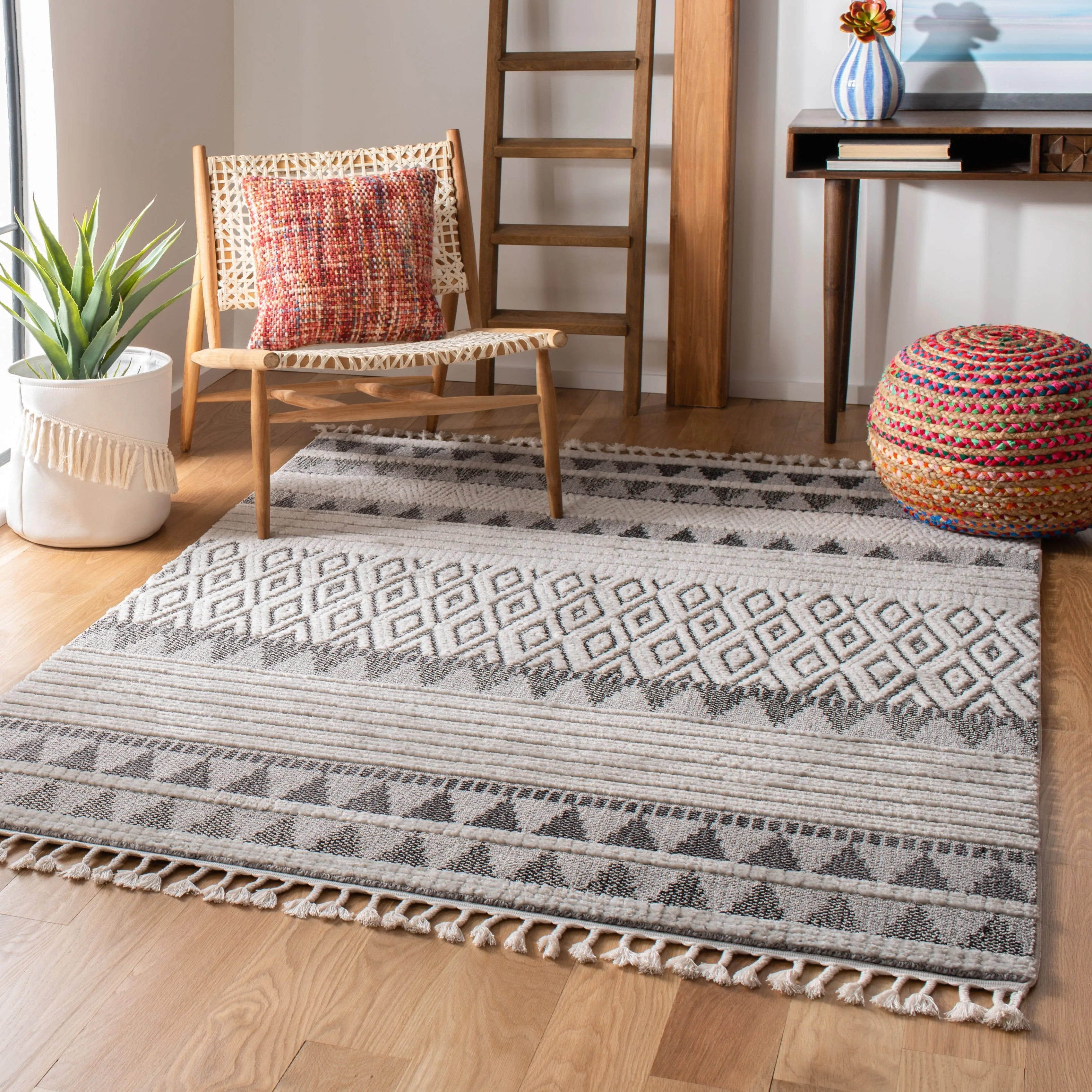 SAFAVIEH Marrakech Bohemian & Eclectic Waneta Oriental Ivory/Blue Polyester Rug