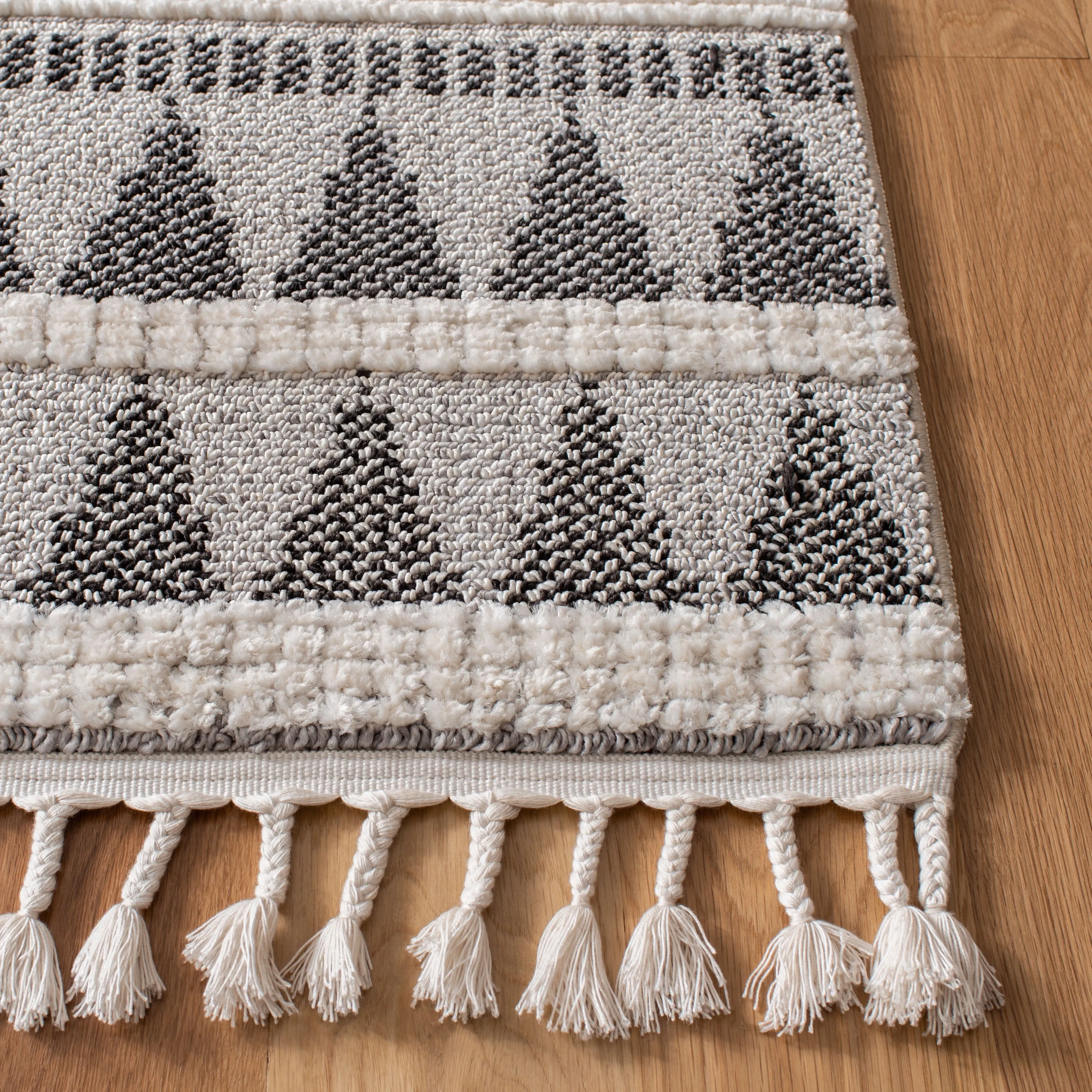 SAFAVIEH Marrakech Bohemian & Eclectic Waneta Oriental Ivory/Blue Polyester Rug
