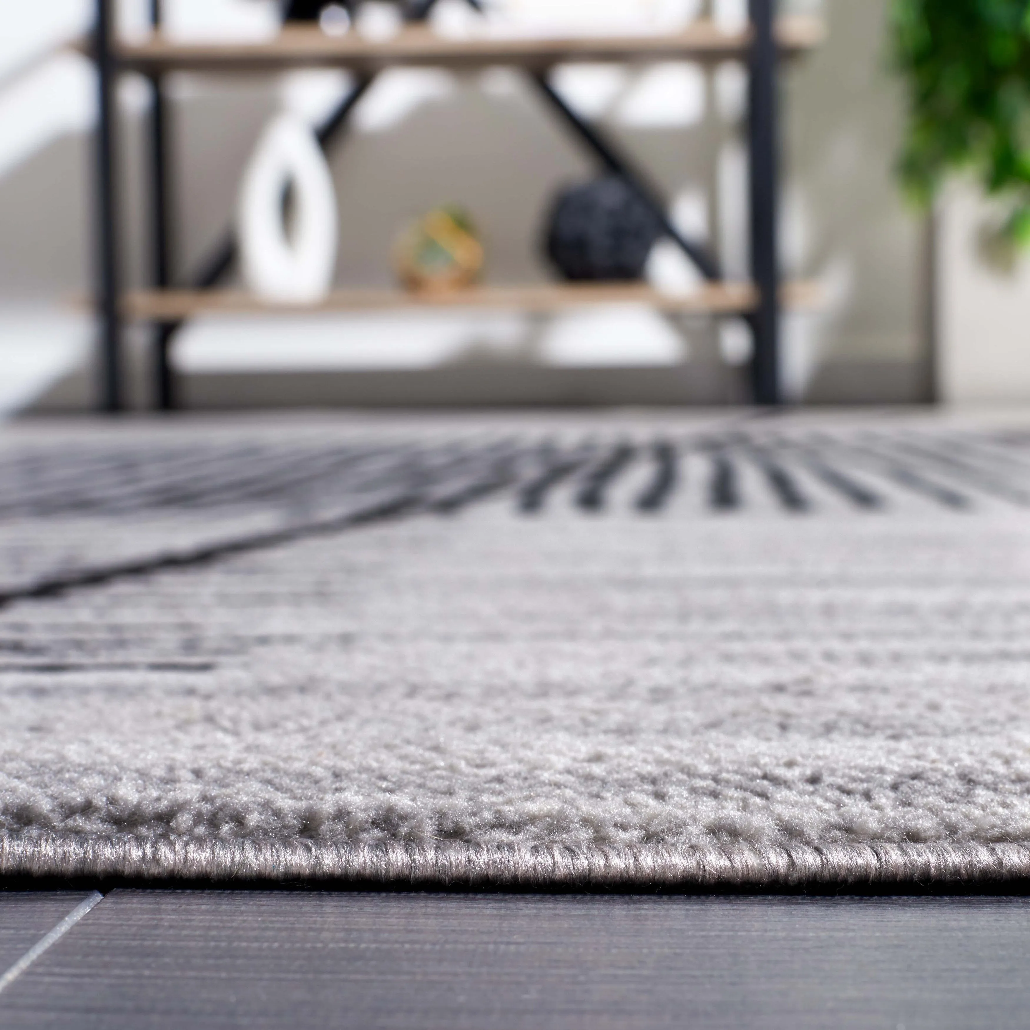 SAFAVIEH Odyssey Lisianne Mid-Century Modern Rug