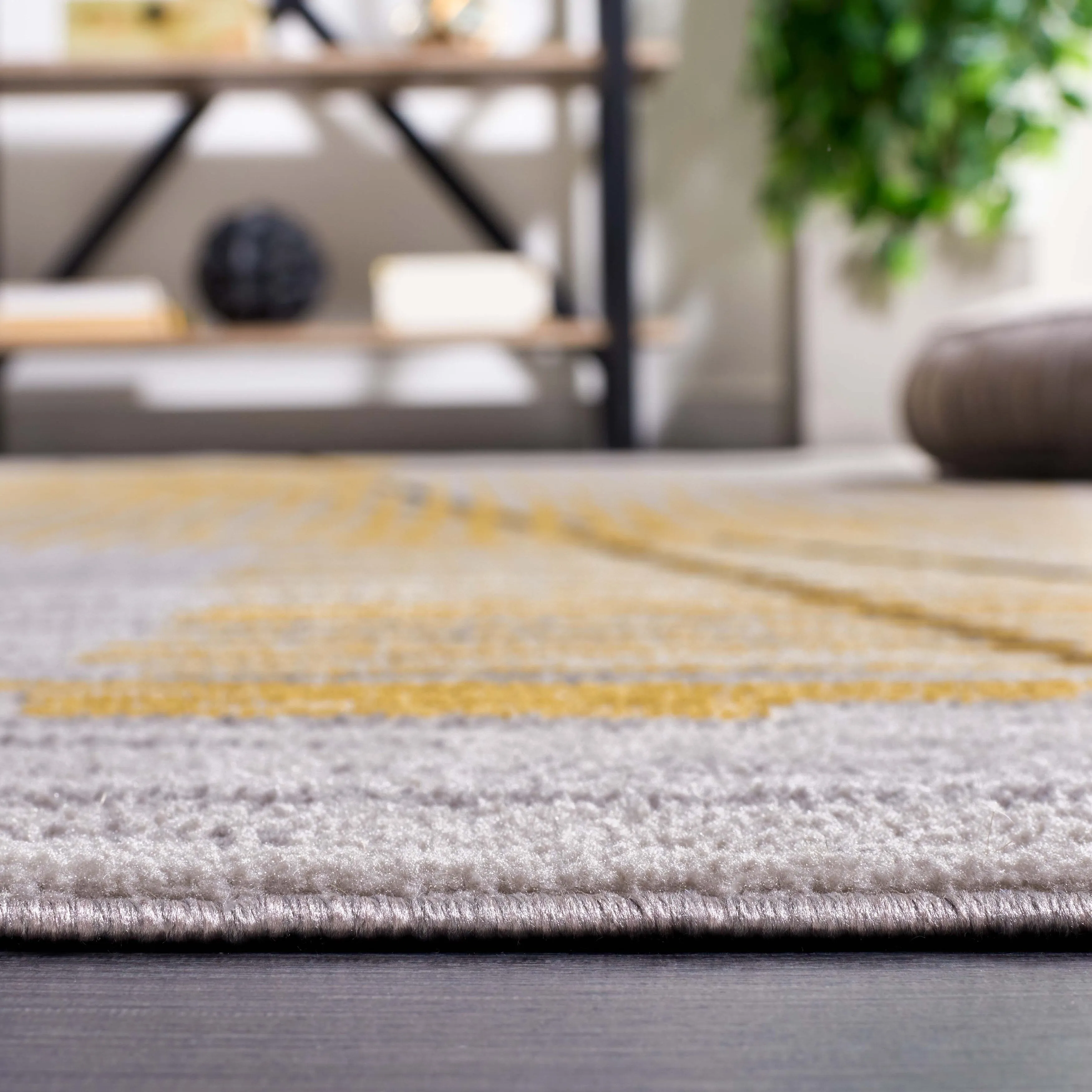 SAFAVIEH Odyssey Lisianne Mid-Century Modern Rug