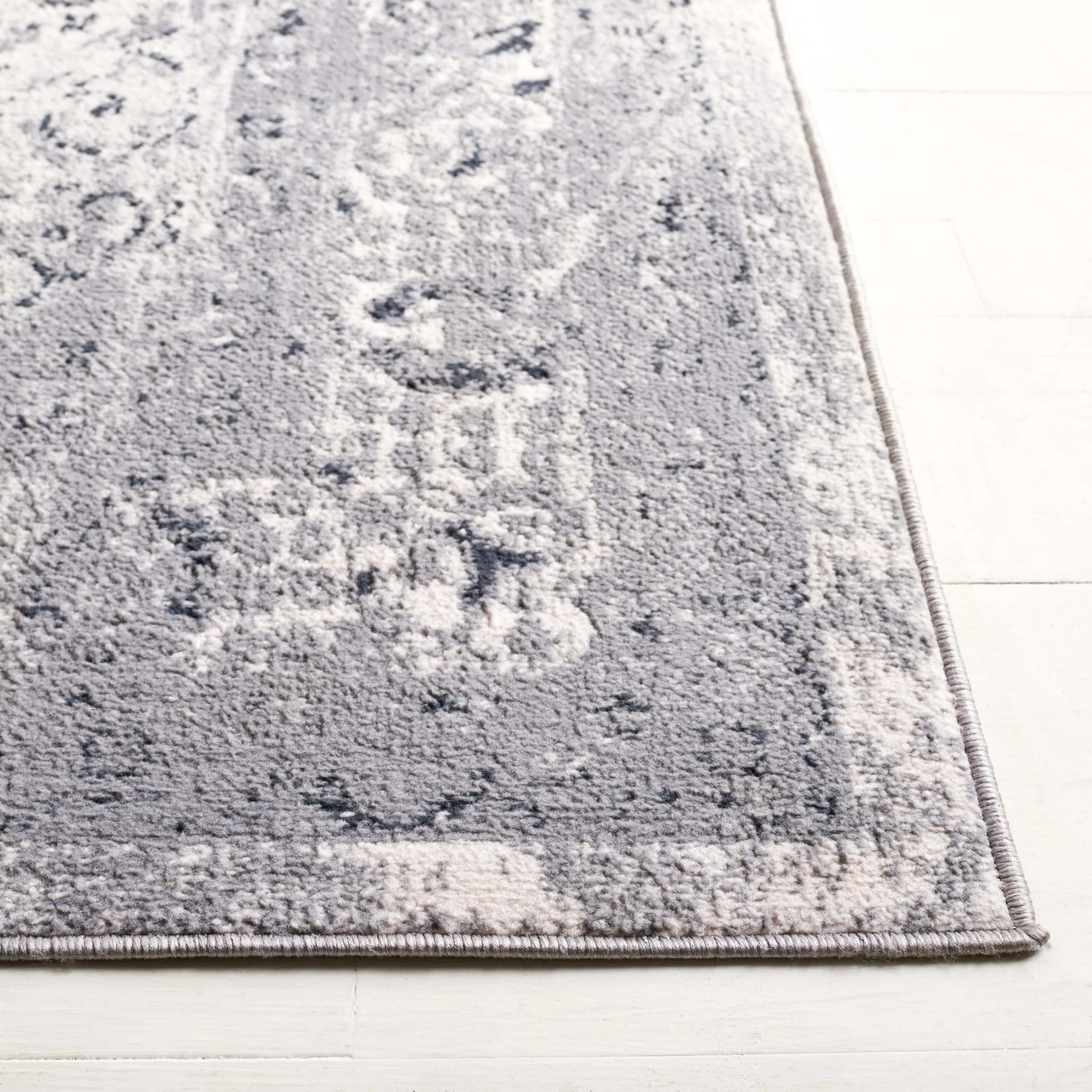 SAFAVIEH Odyssey Nagihan Shabby Chic Oriental Rug