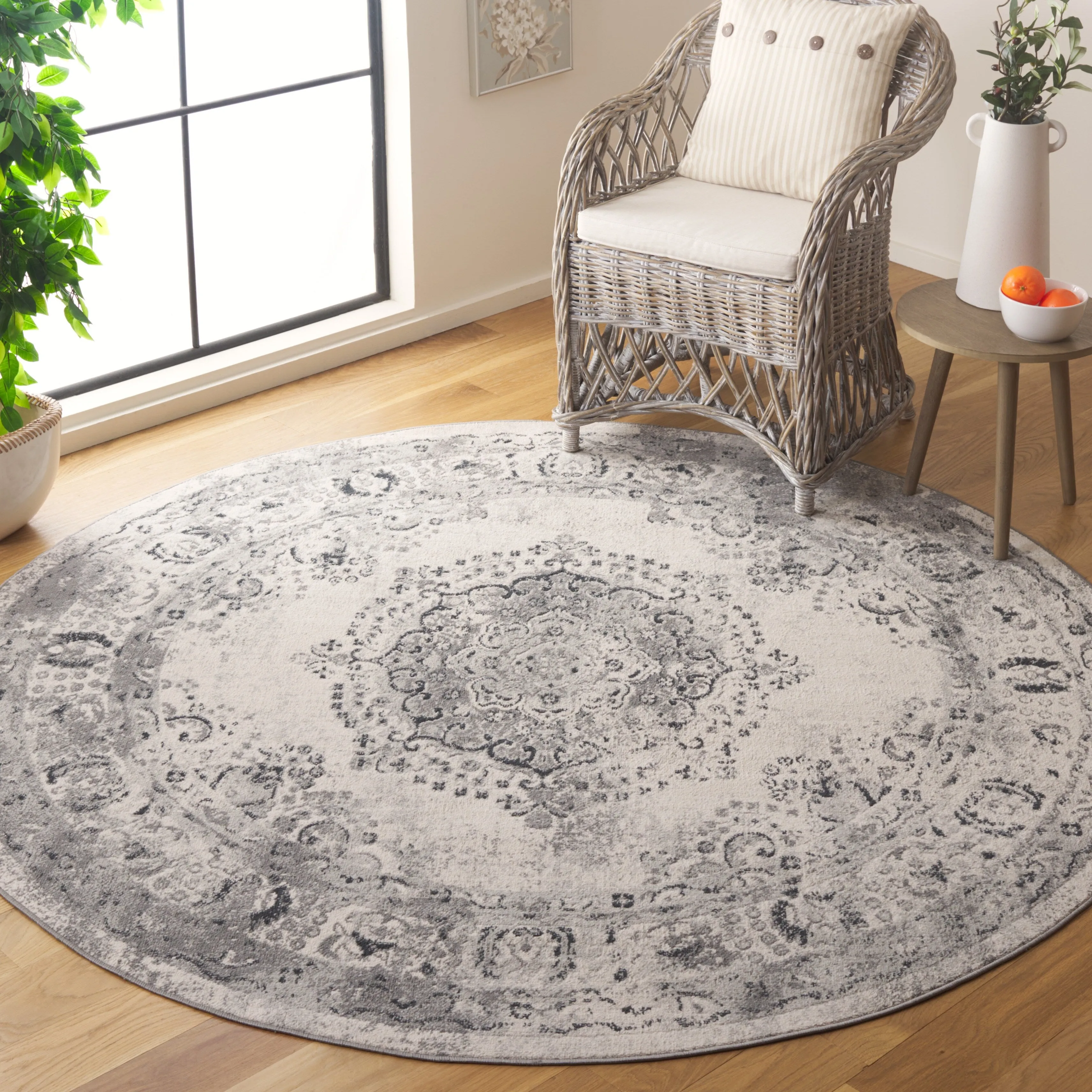 SAFAVIEH Odyssey Nagihan Shabby Chic Oriental Rug