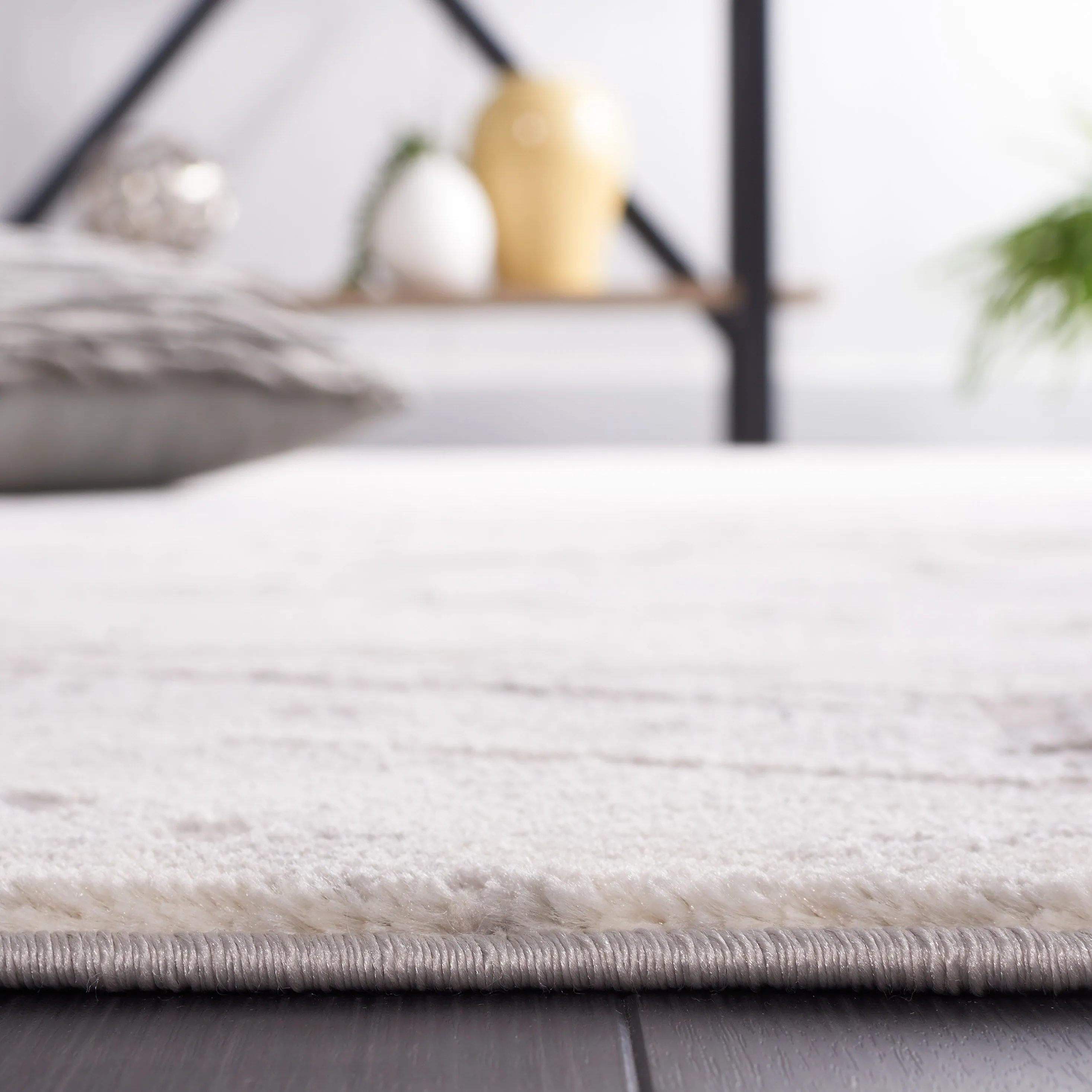 SAFAVIEH Palma Lovey Modern Abstract Rug