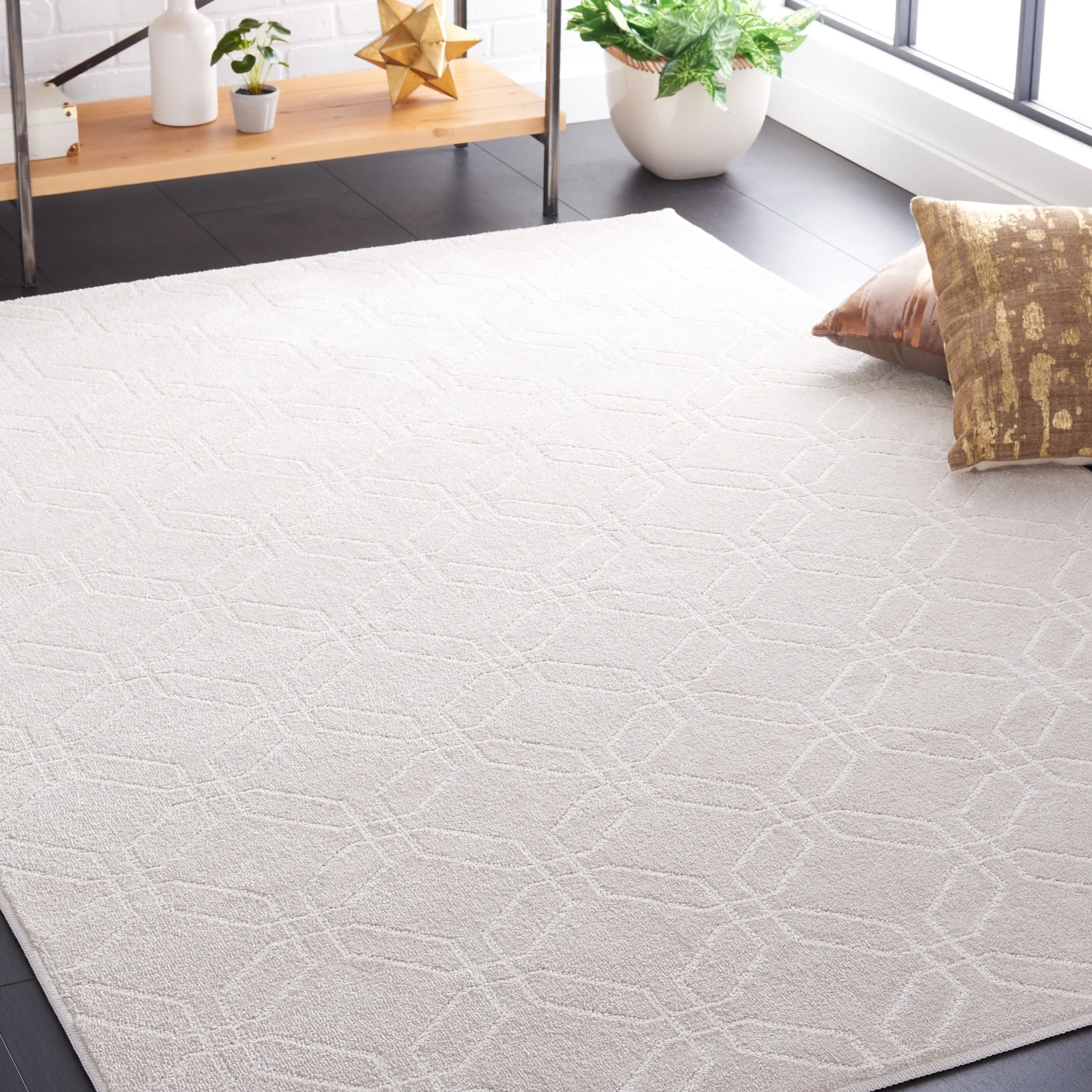 SAFAVIEH Plain and Solid Chestina Geometric Rug