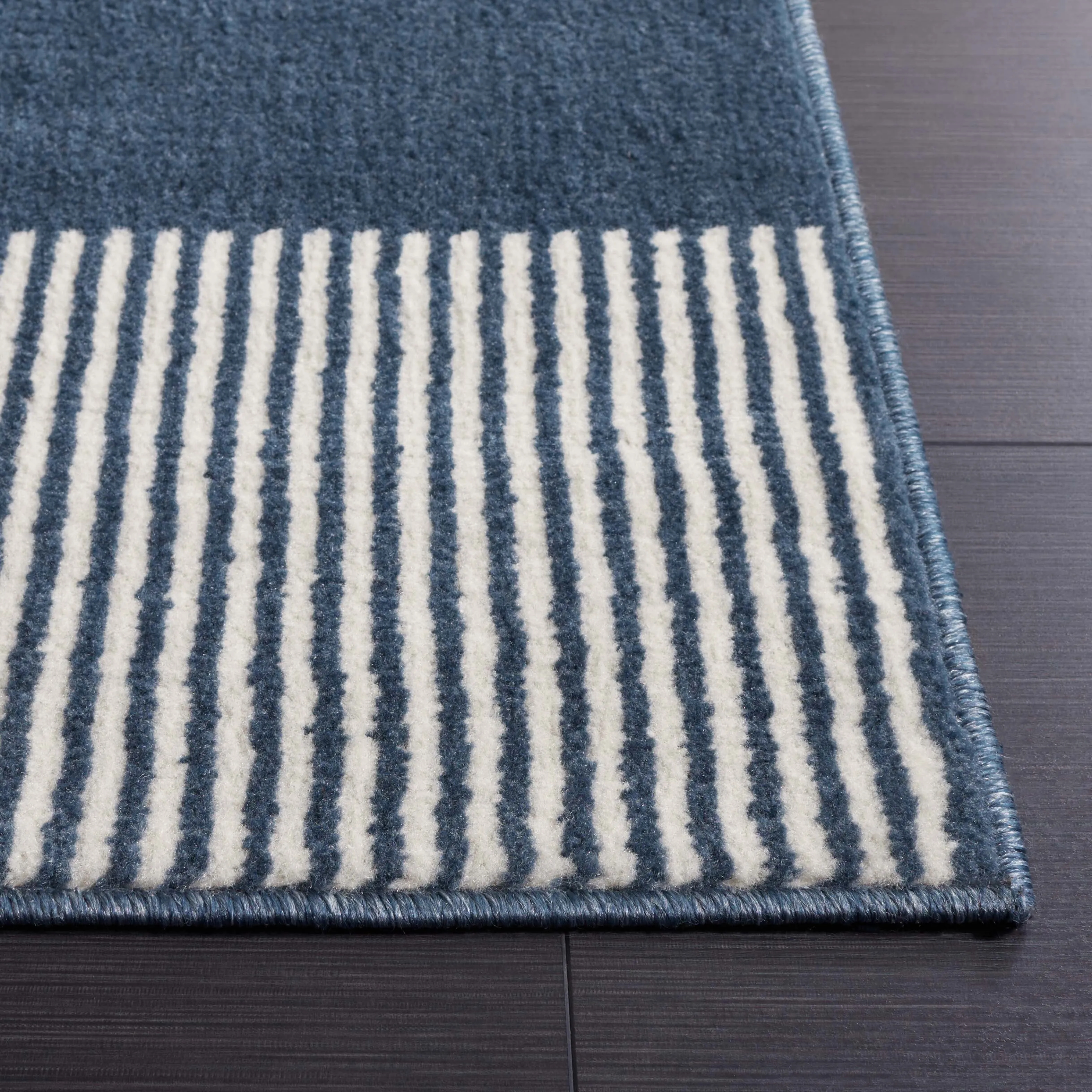 SAFAVIEH Pyramid Nanie Modern Stripe Rug