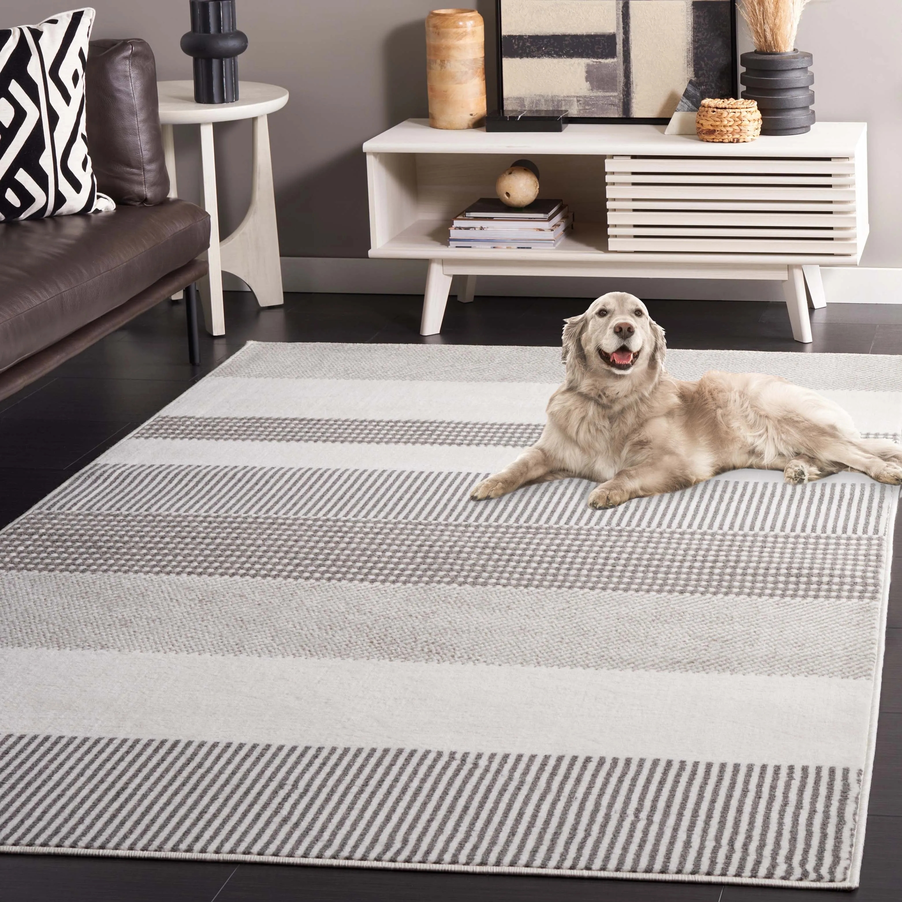 SAFAVIEH Pyramid Nanie Modern Stripe Rug
