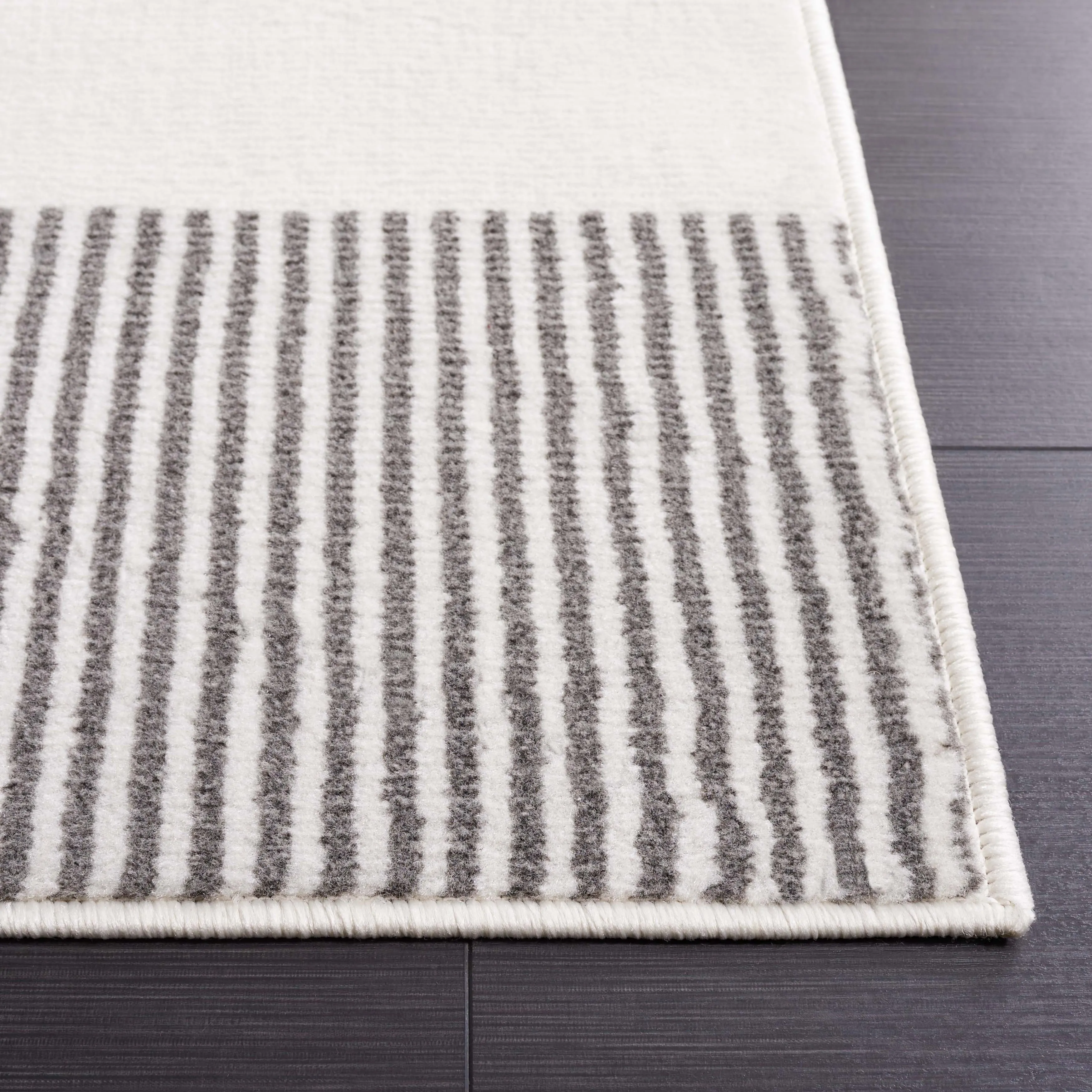 SAFAVIEH Pyramid Nanie Modern Stripe Rug