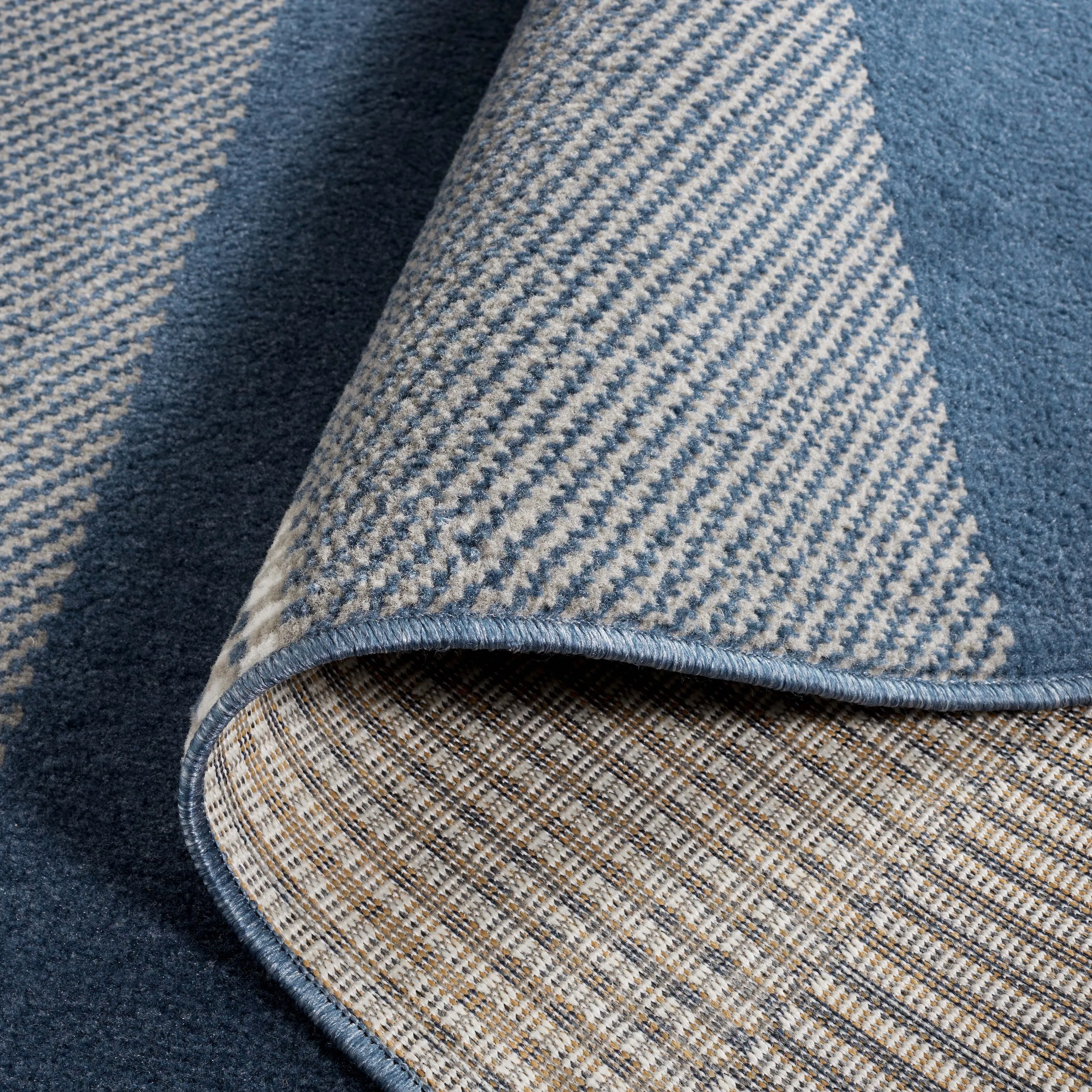 SAFAVIEH Pyramid Nanie Modern Stripe Rug