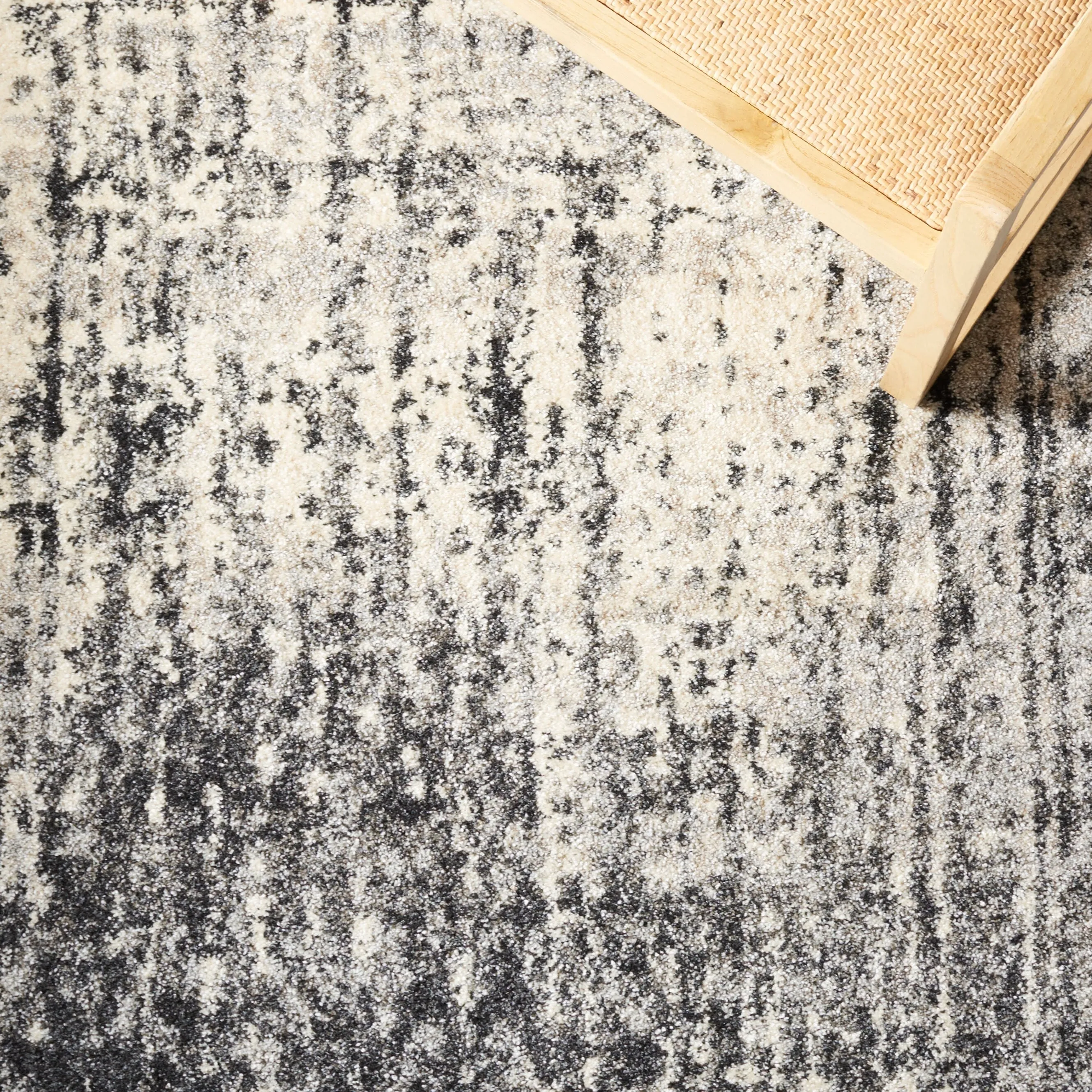 SAFAVIEH. Retro Christene Modern Abstract Rug