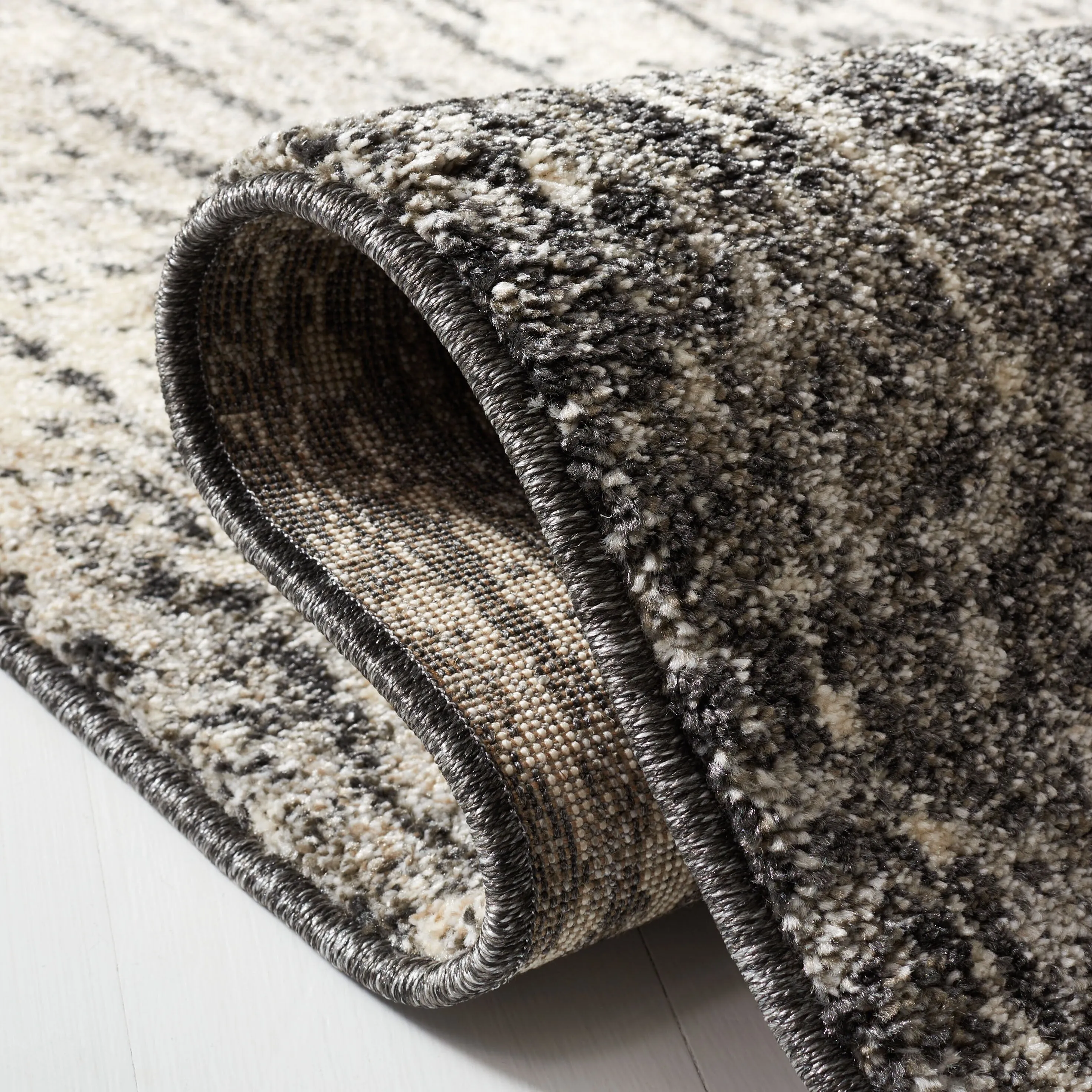 SAFAVIEH. Retro Christene Modern Abstract Rug