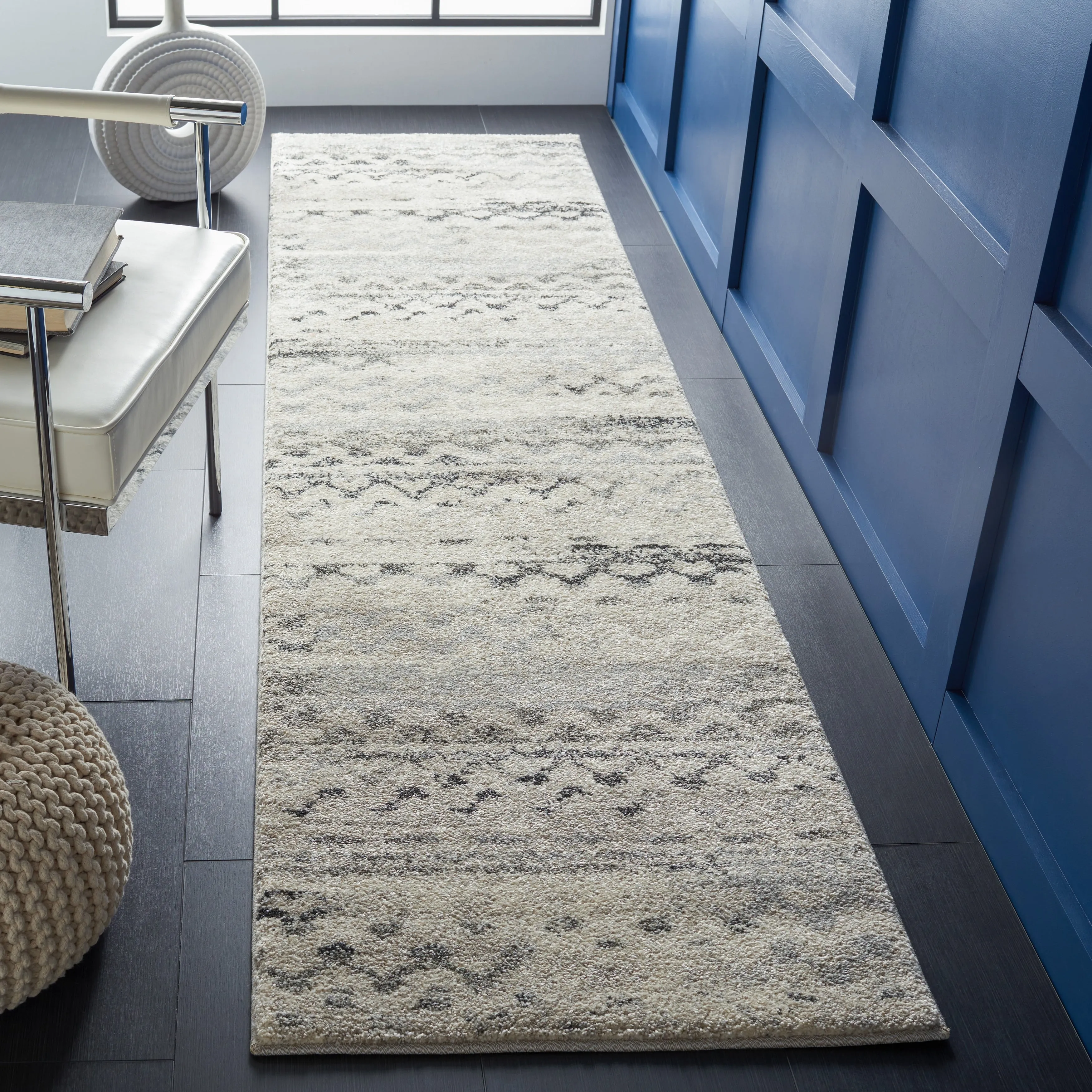 SAFAVIEH Retro Dulcie Modern Abstract Distressed Rug