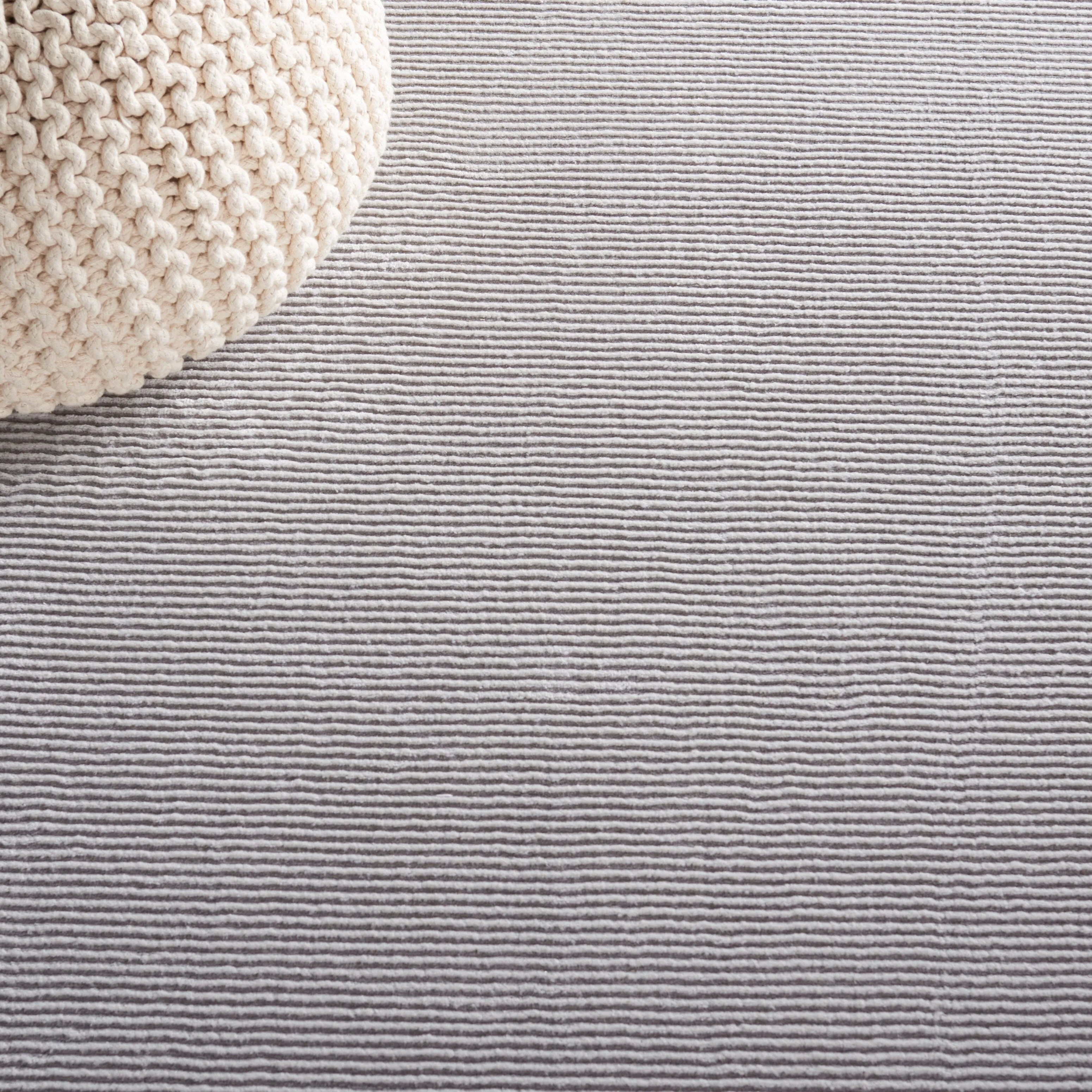 SAFAVIEH Revive Avie Solid Rug