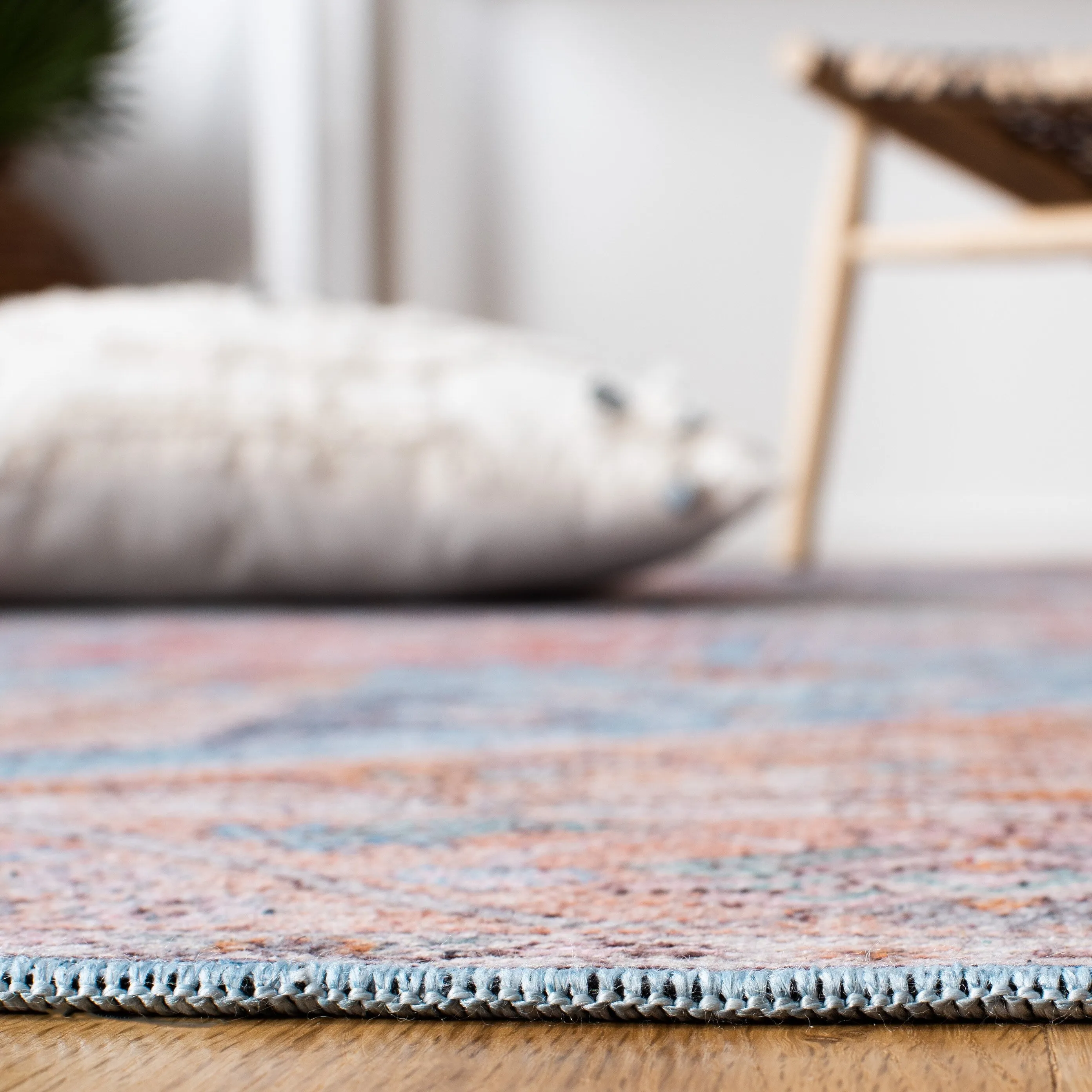 SAFAVIEH Serapi Machine Washable Yumika Medallion Mena Rug