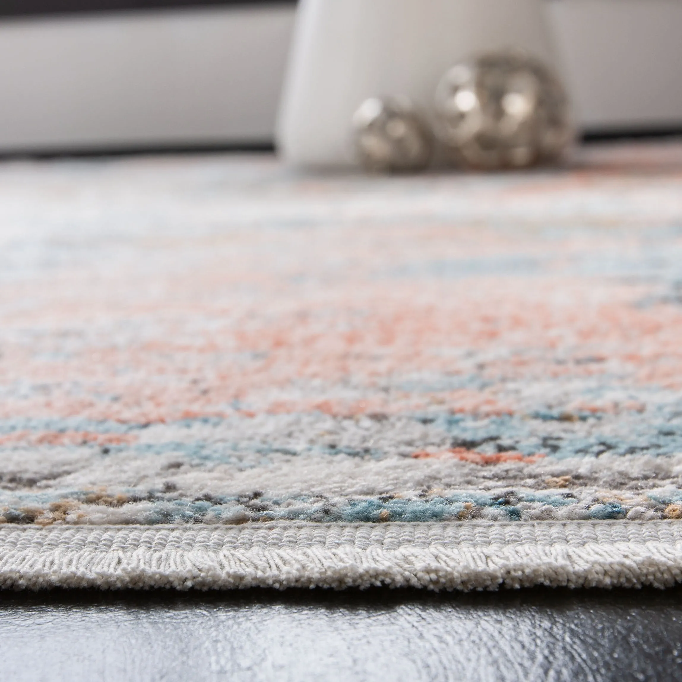 SAFAVIEH Shivan Hermine Vintage Abstract Rug