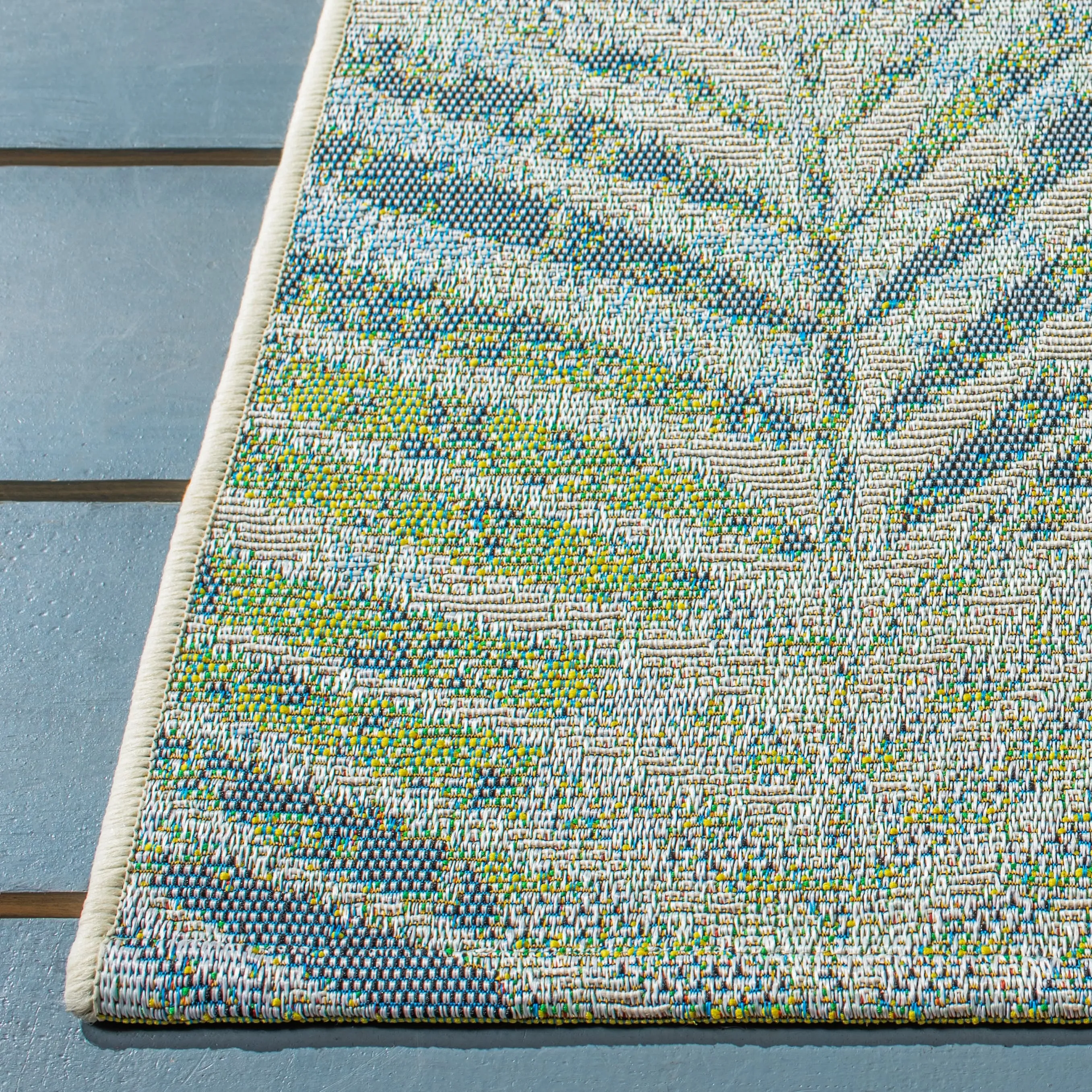 SAFAVIEH Summer Palmey Tropical Indoor/ Outdoor Waterproof Patio Backyard Rug