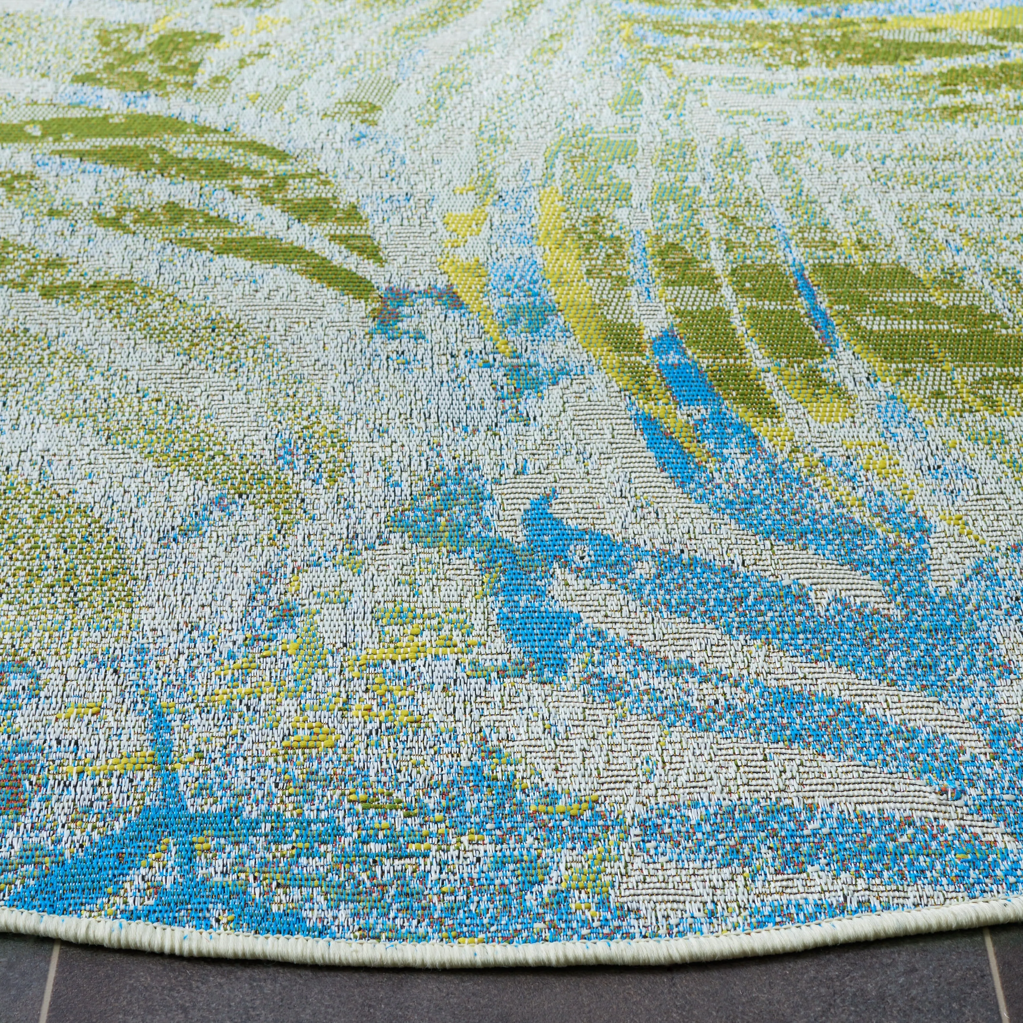 SAFAVIEH Summer Palmey Tropical Indoor/ Outdoor Waterproof Patio Backyard Rug