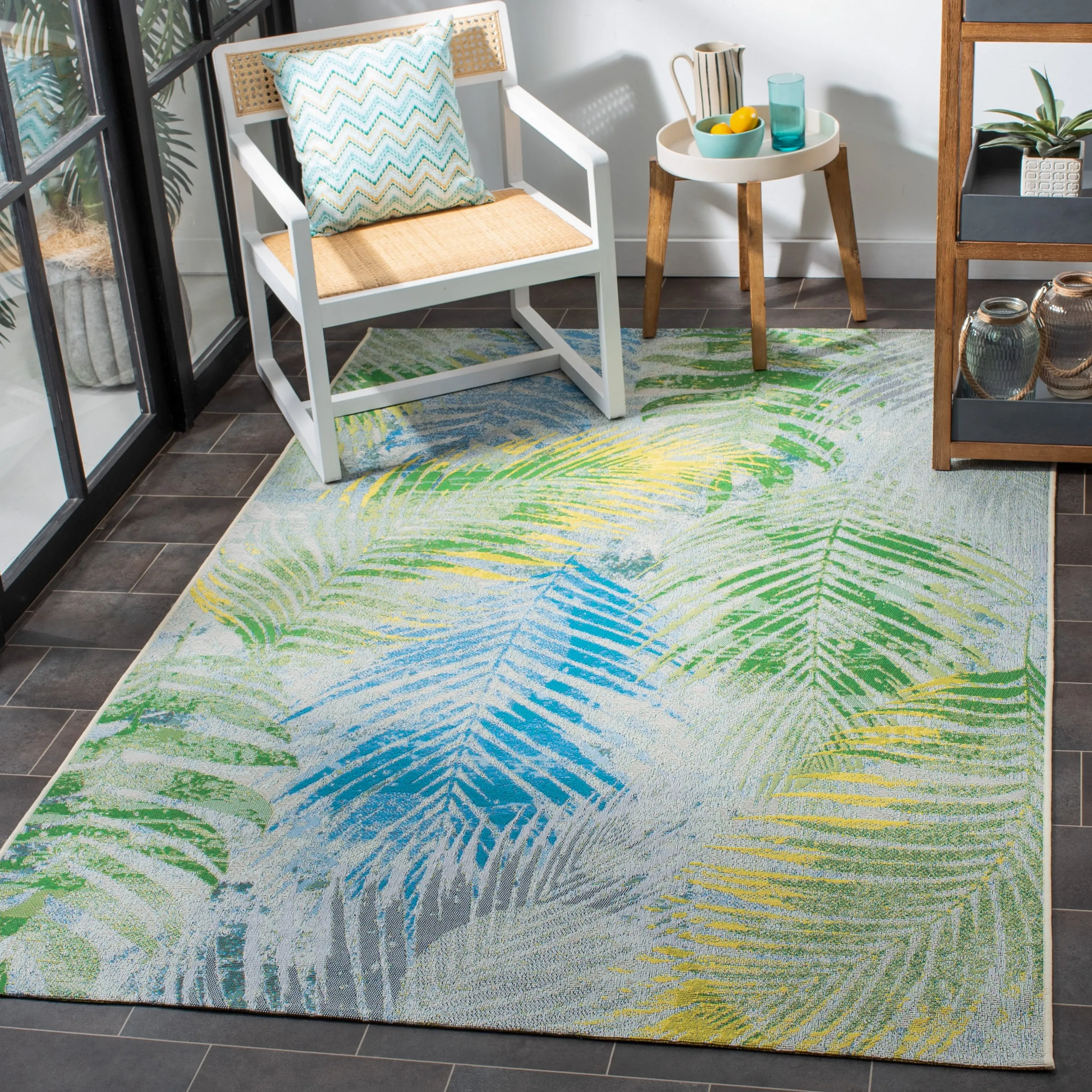 SAFAVIEH Summer Palmey Tropical Indoor/ Outdoor Waterproof Patio Backyard Rug