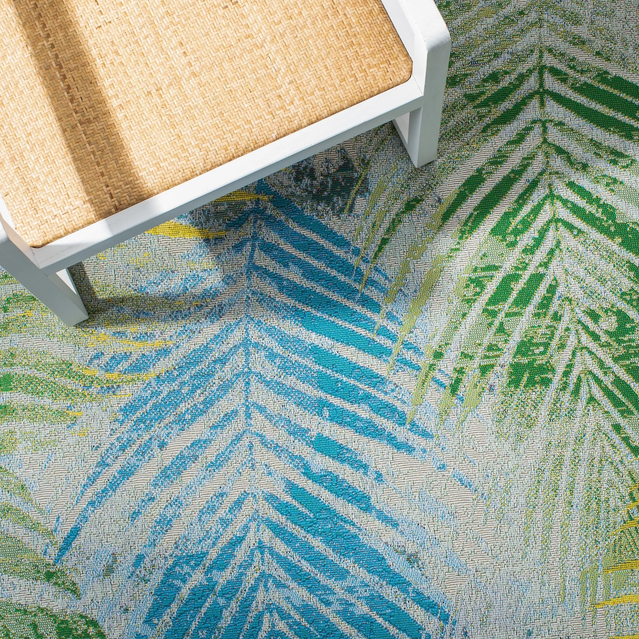 SAFAVIEH Summer Palmey Tropical Indoor/ Outdoor Waterproof Patio Backyard Rug