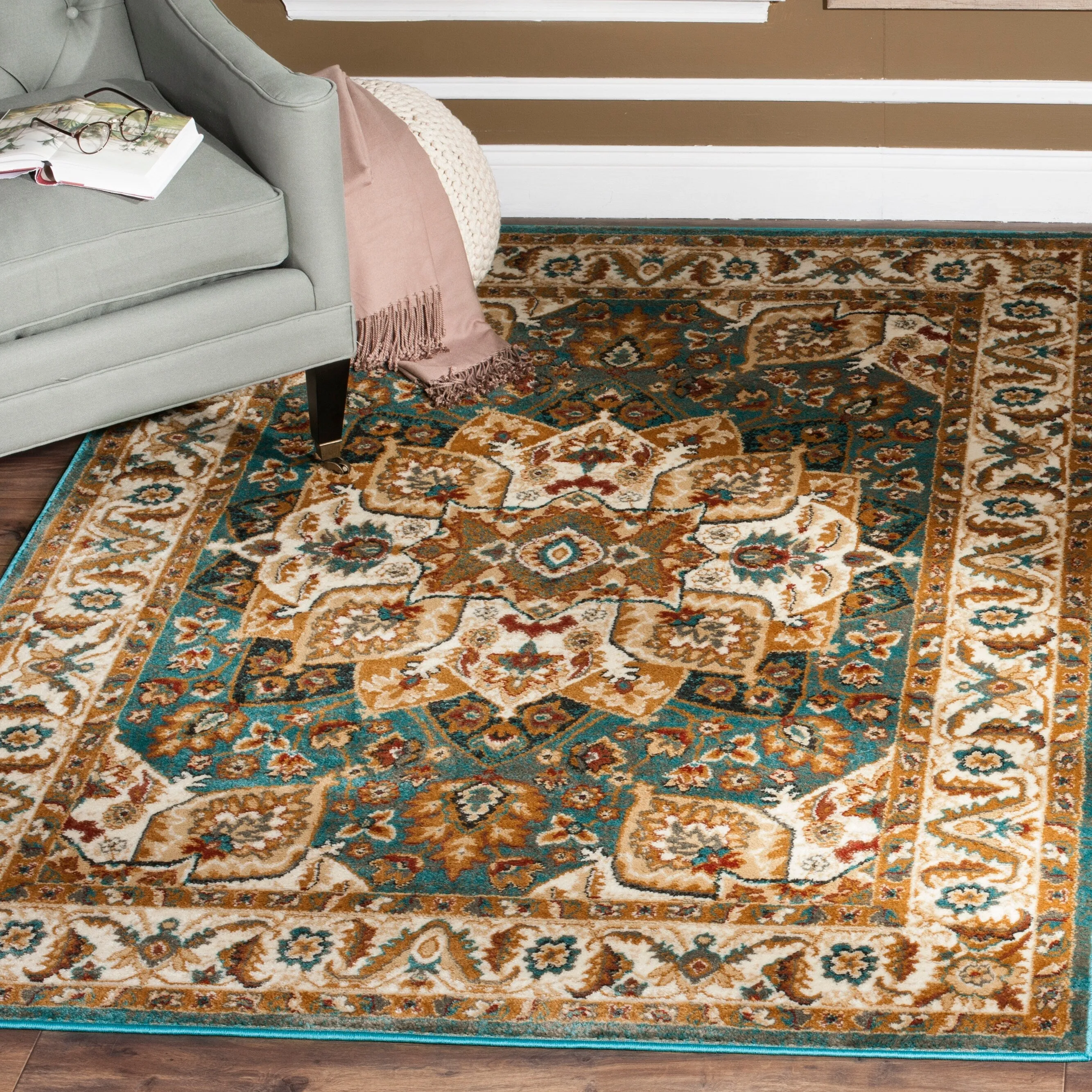 SAFAVIEH Summit Soini Traditional Oriental Rug
