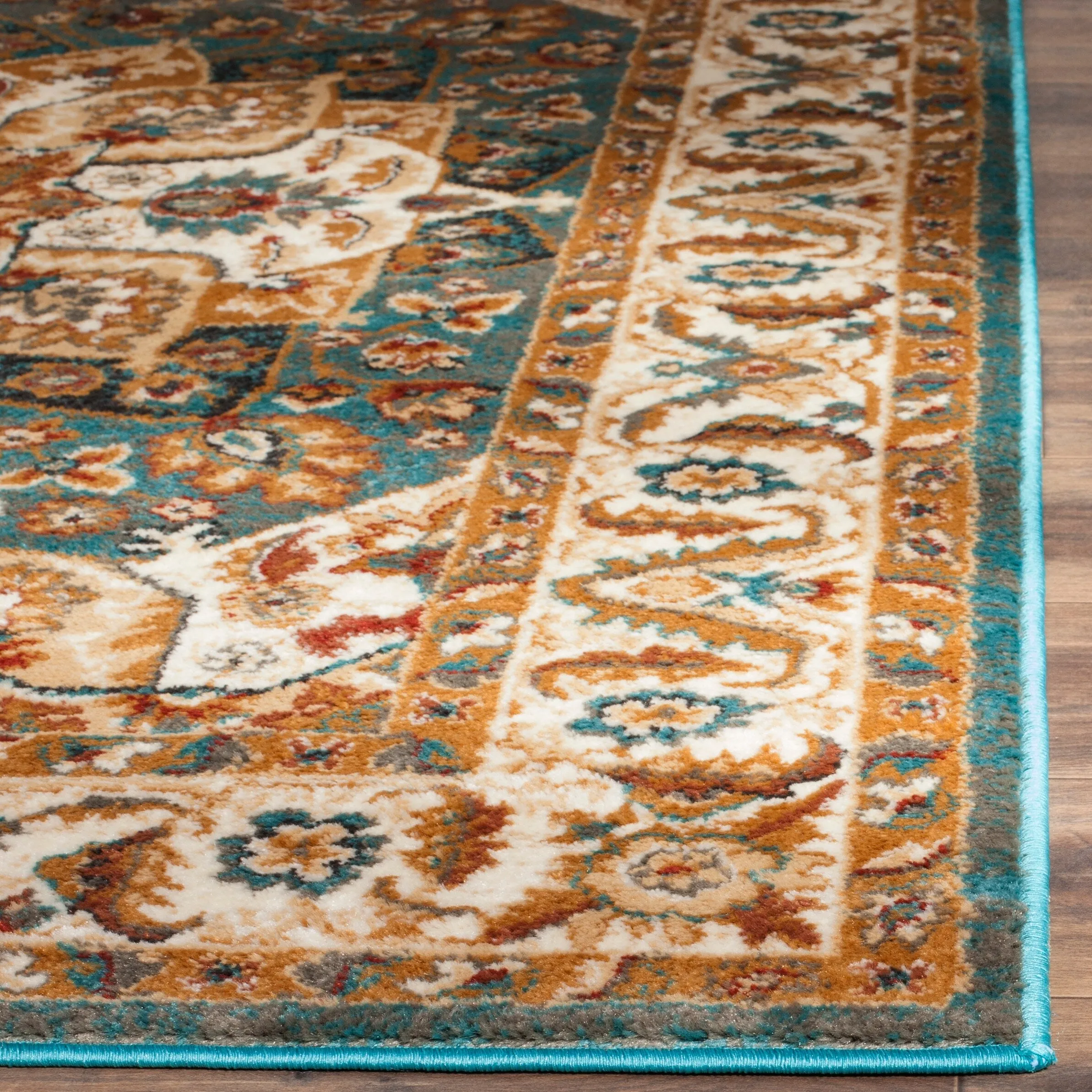 SAFAVIEH Summit Soini Traditional Oriental Rug
