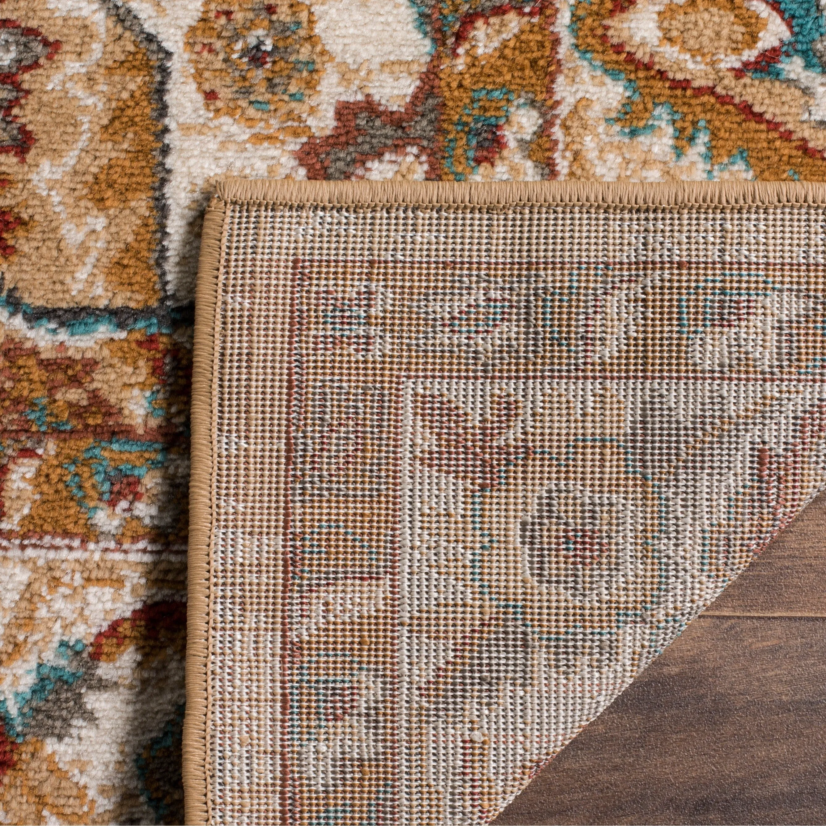 SAFAVIEH Summit Soini Traditional Oriental Rug