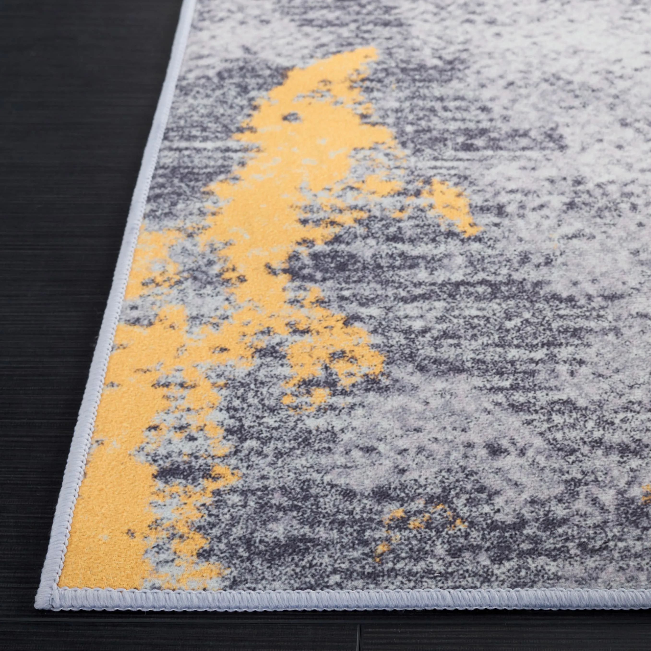 SAFAVIEH Tacoma Machine Washable Slip Resistant Almira Modern Abstract