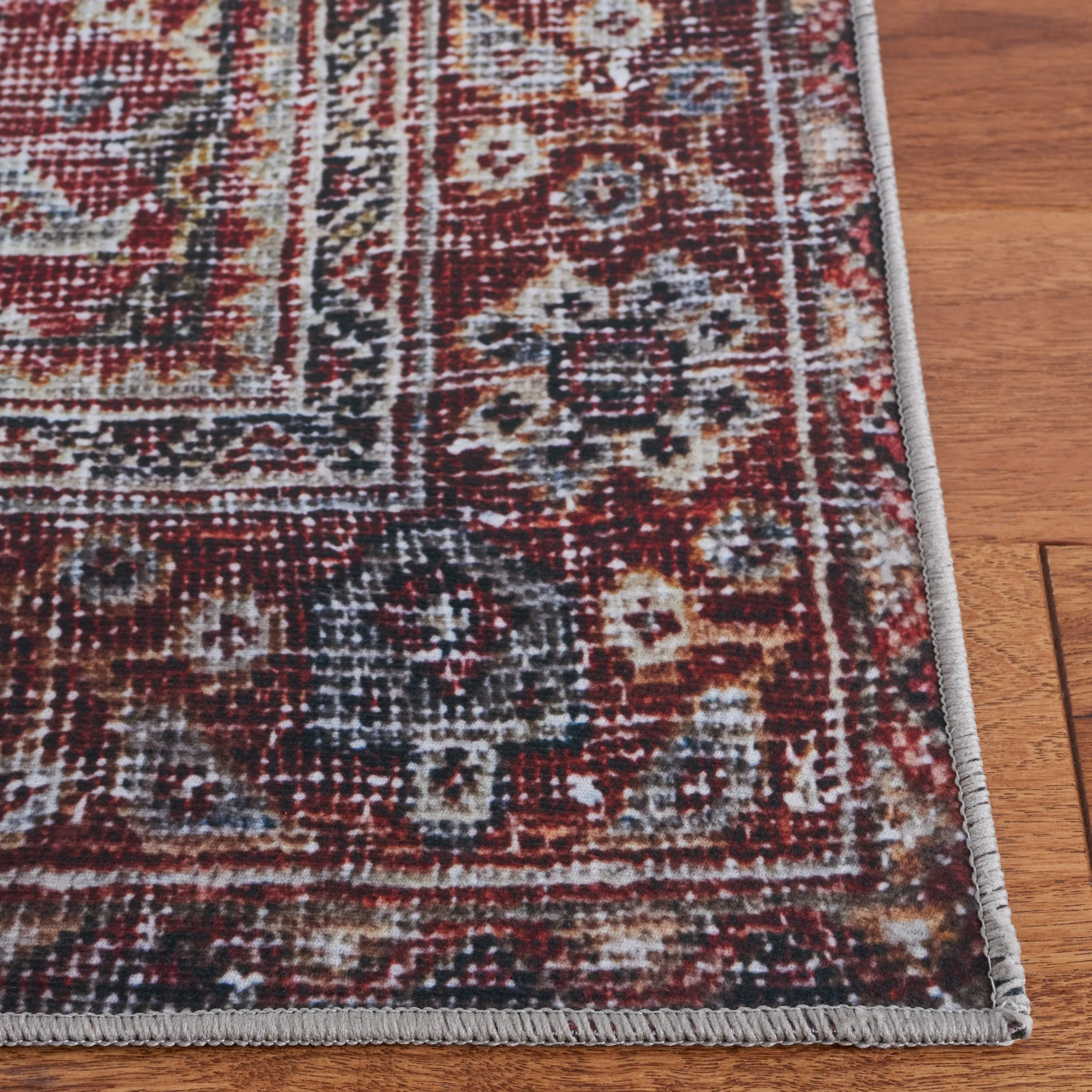 SAFAVIEH Tucson Machine Washable Slip Resistant Antja Oriental Rug