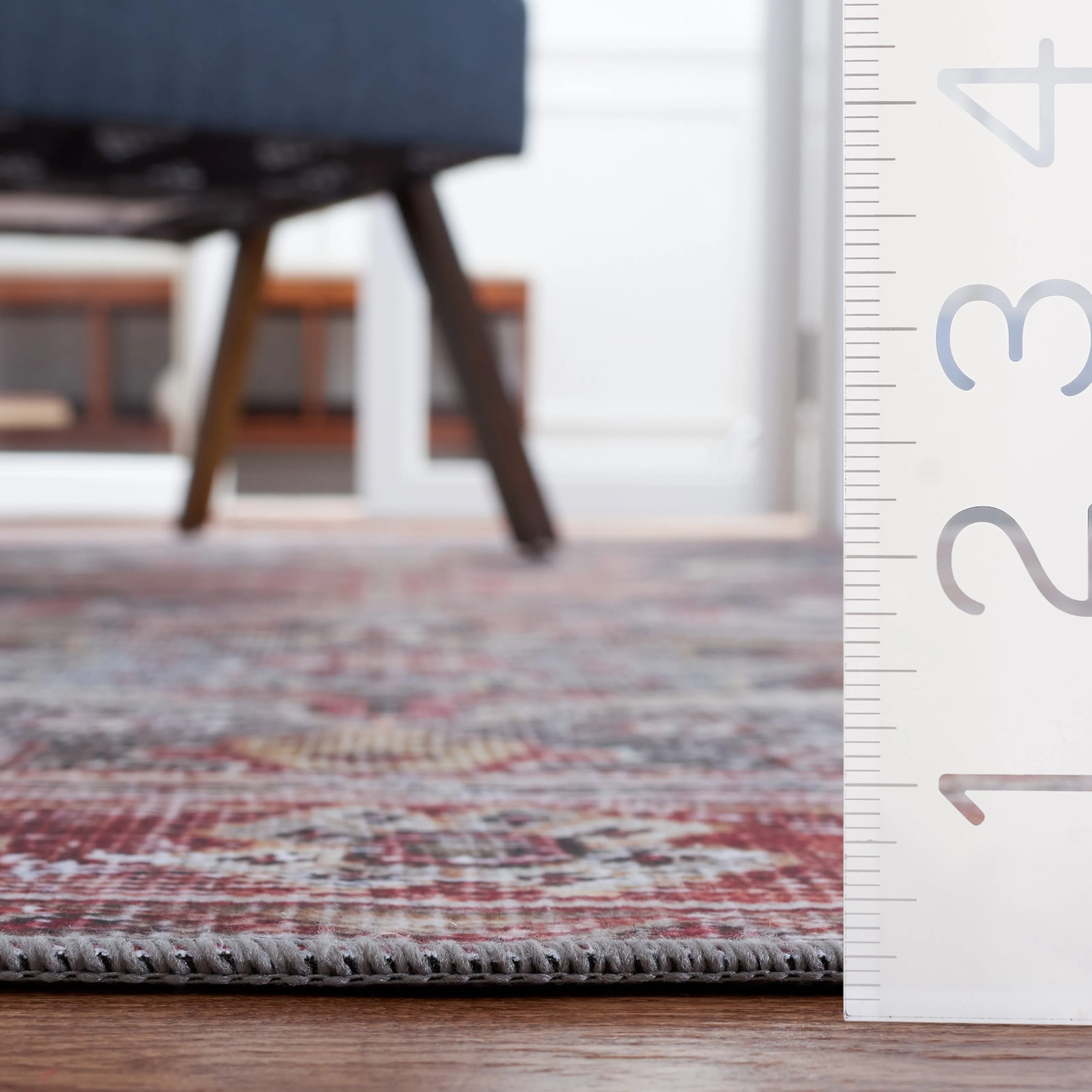 SAFAVIEH Tucson Machine Washable Slip Resistant Antja Oriental Rug