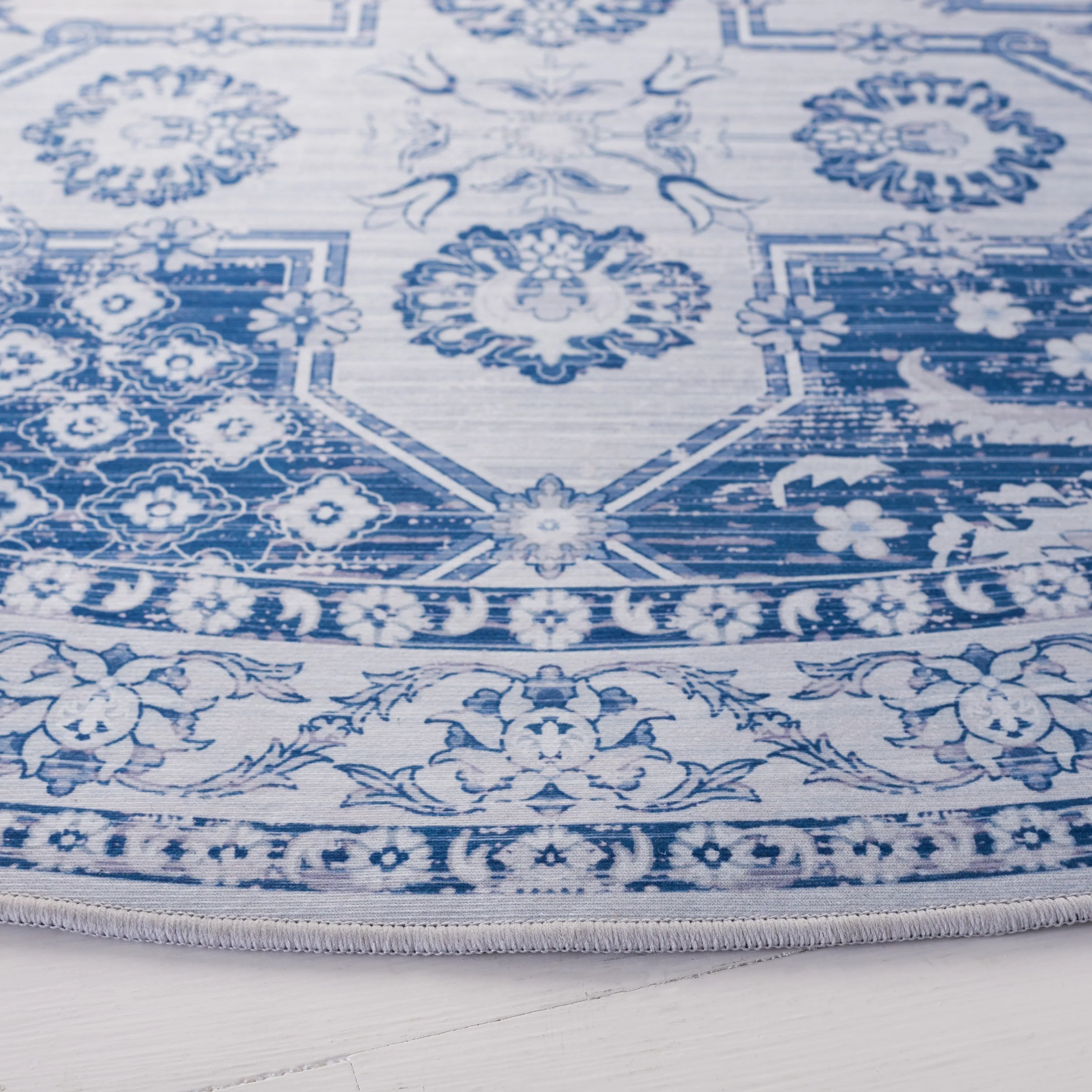SAFAVIEH Tucson Machine Washable Slip Resistant Biruta Rug