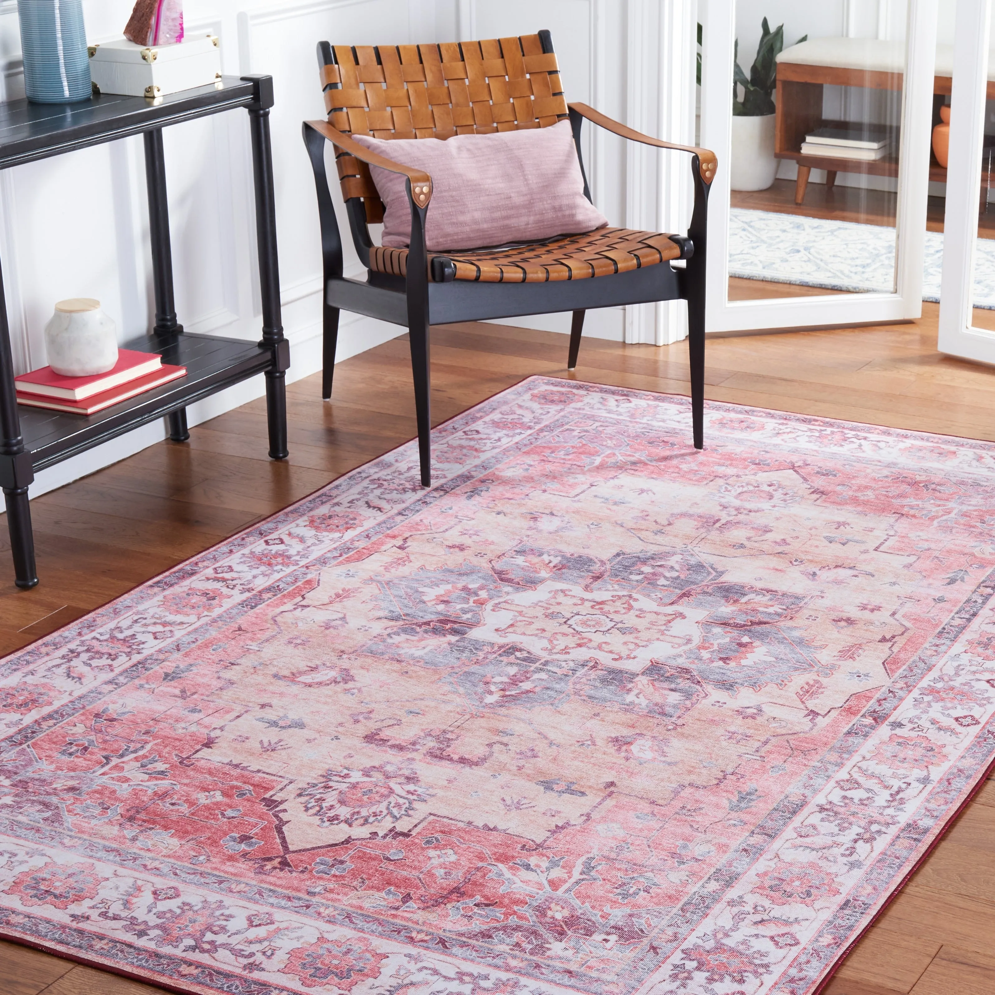 SAFAVIEH Tucson Machine Washable Slip Resistant Celina Traditional Rug