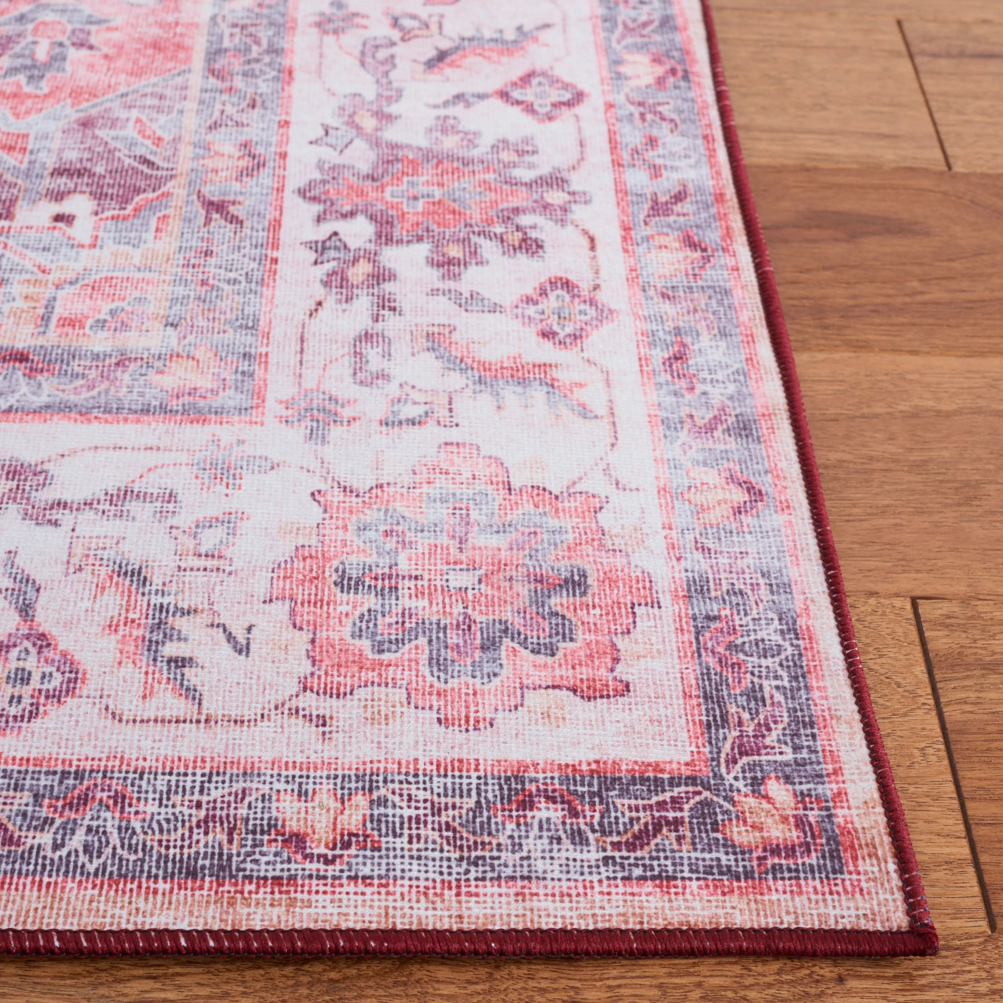SAFAVIEH Tucson Machine Washable Slip Resistant Celina Traditional Rug