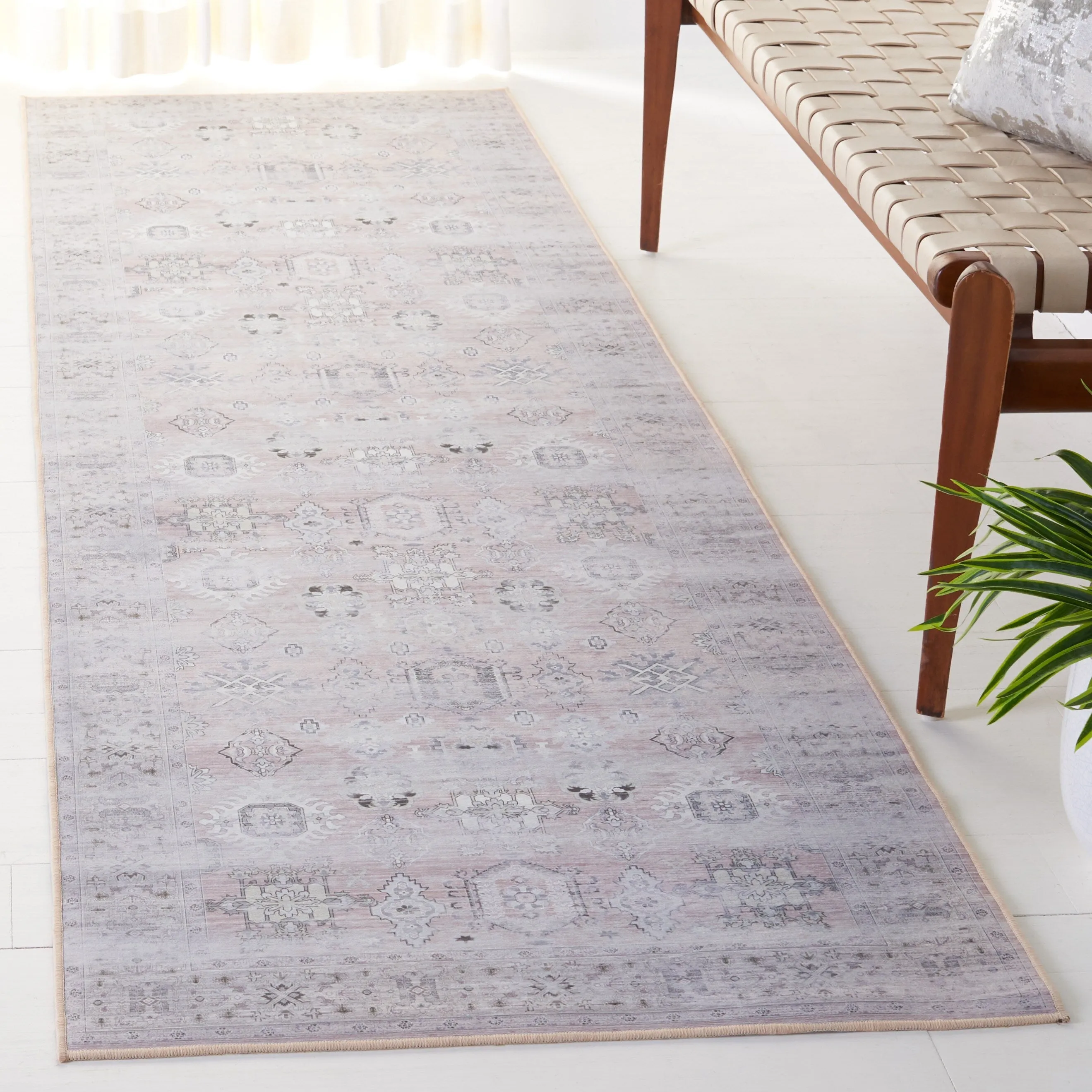 SAFAVIEH Tucson Machine Washable Slip Resistant Dorcas Oriental Medallion